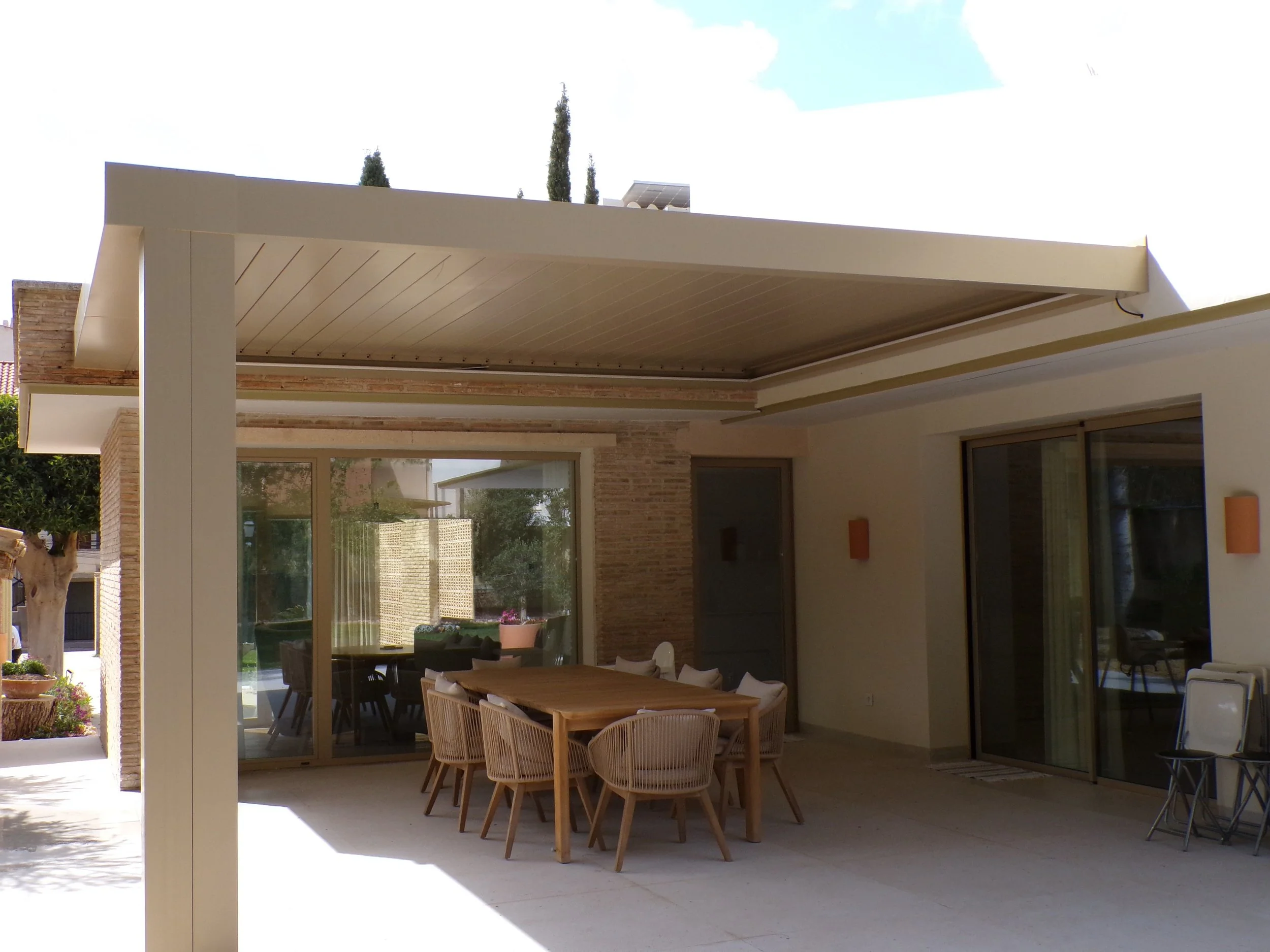 Pérgola bioclimática.jpg