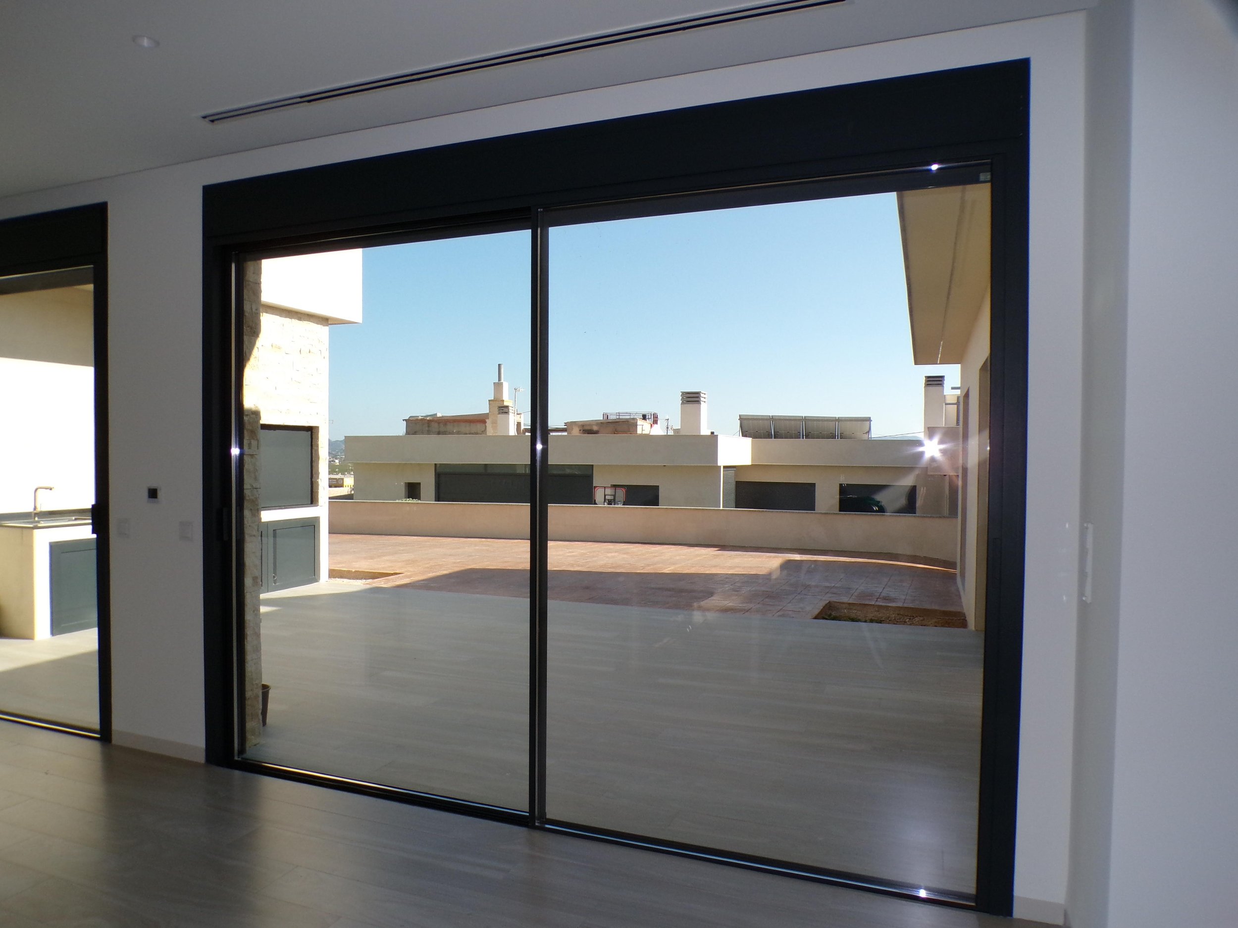 Balconera suelo embutido