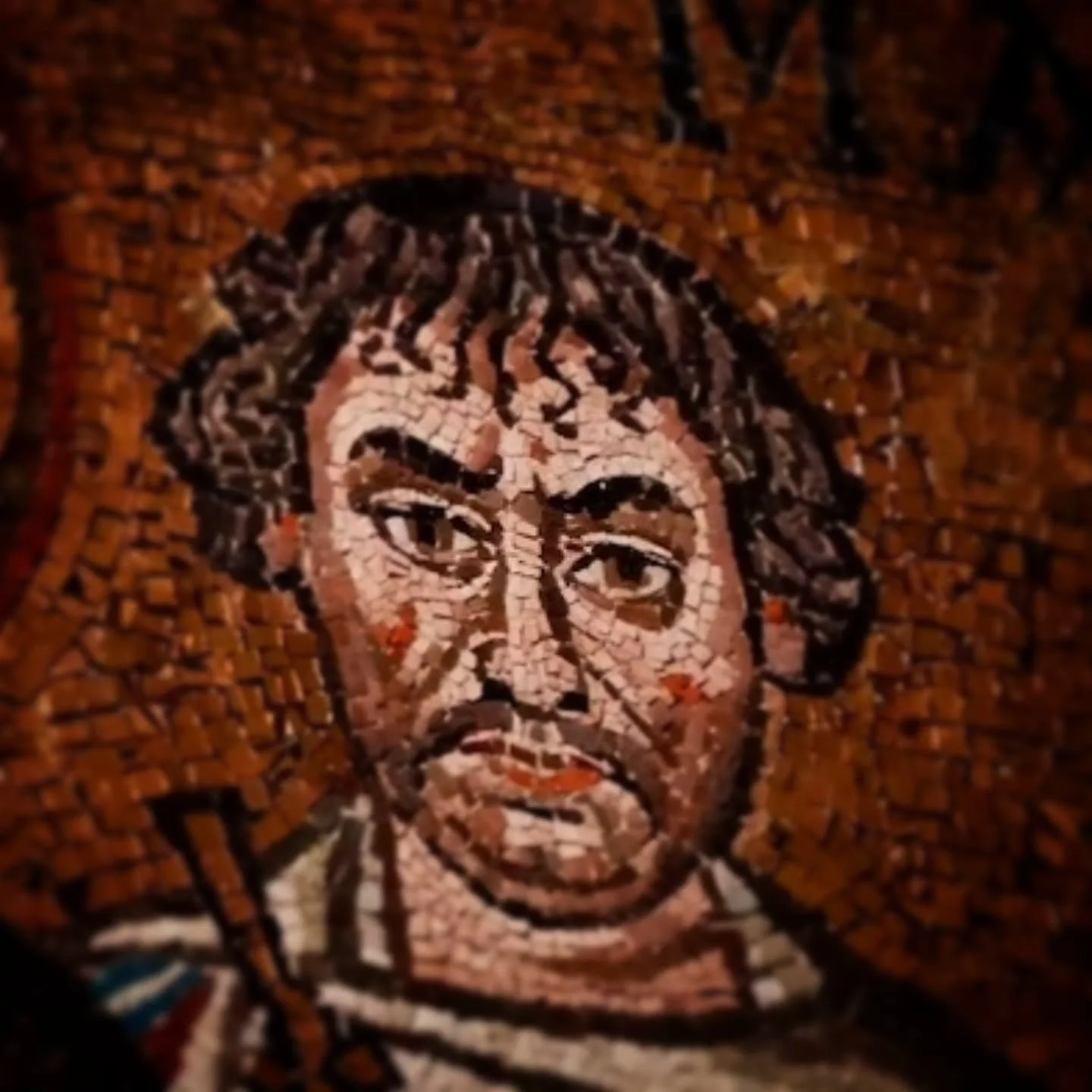 NARSETE
Nei corridoi del #GranPalazzo, oltre agli imperatori, ai ministri, ai generali e a uno stuolo di cortigiani con cariche pi&ugrave; o meno elevate, si muovevano e avevo compiti di grande importanza anche gli #eunuchi. Maltrattati dal destino, 