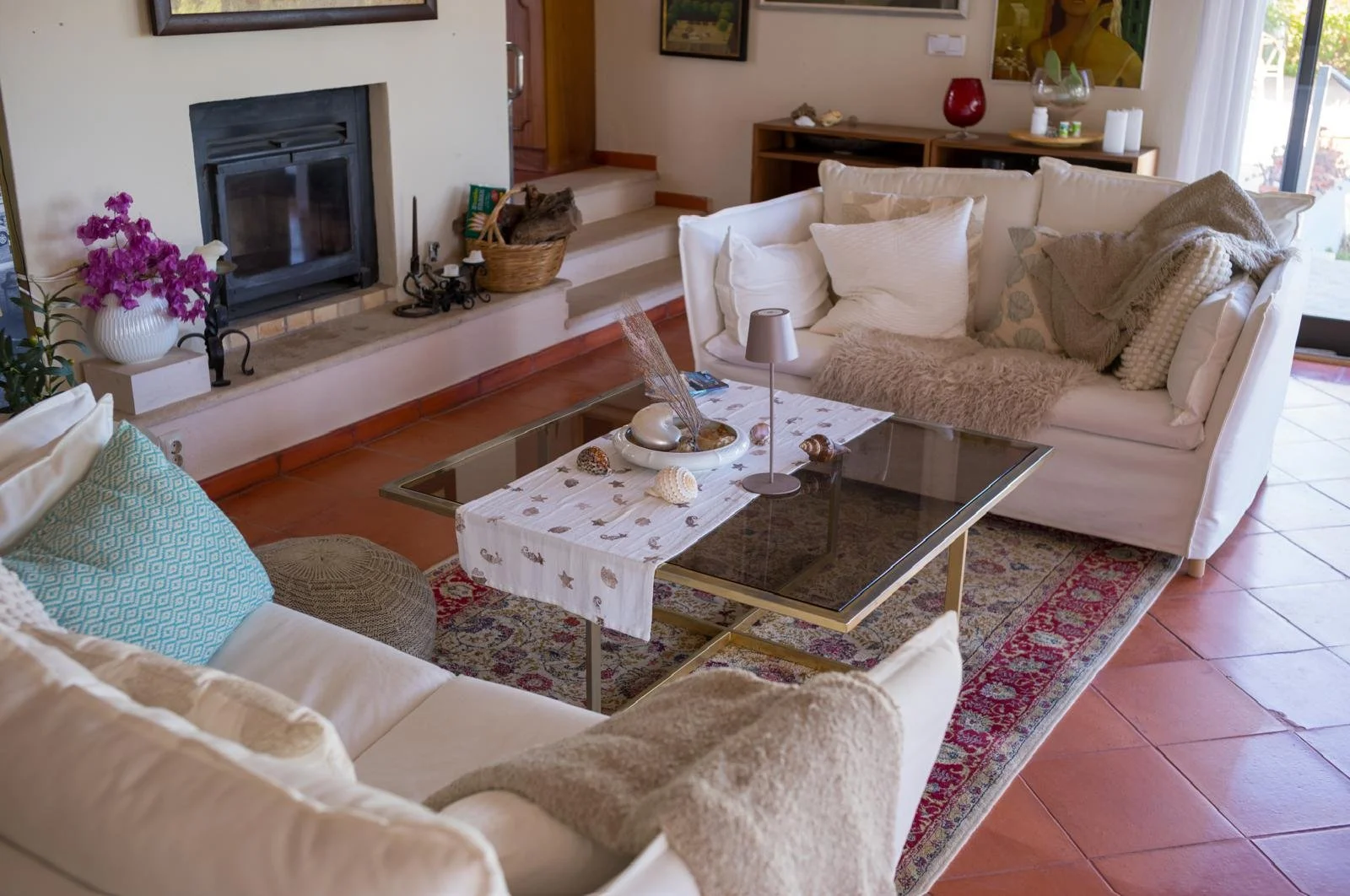 Wohnzimmer mit Kamin