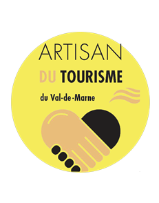 Logo des 'Artisan du Tourisme du Val-de-Marne' de couleur jaune avec une illustration de deux mains qui se serrent.