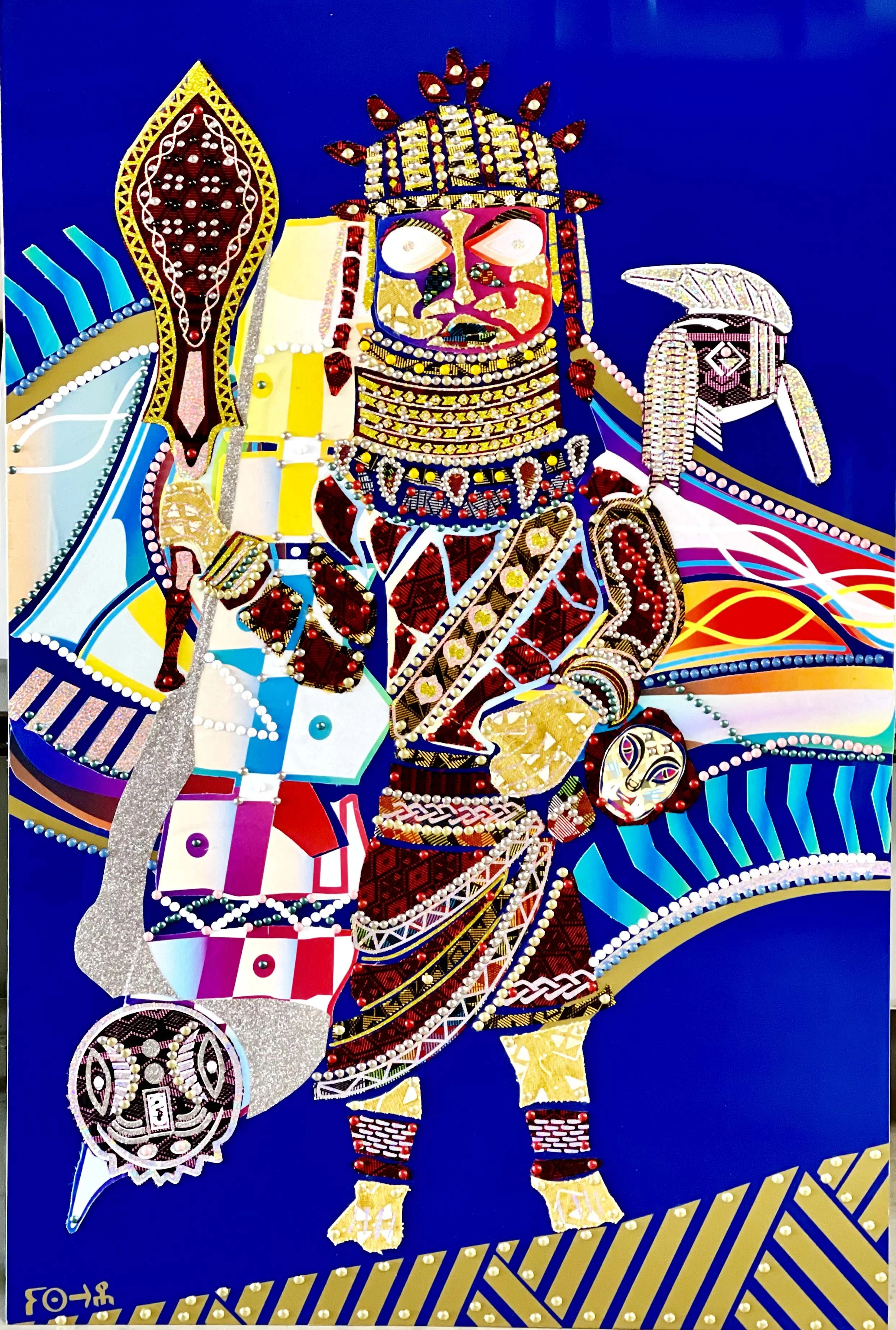 Une œuvre d'art colorée représentant le oba Benin Brass bronze, portant des bijoux et un masque dans la main, avec une décoration complexe en style mosaïque. Afa Faty art for artefacts