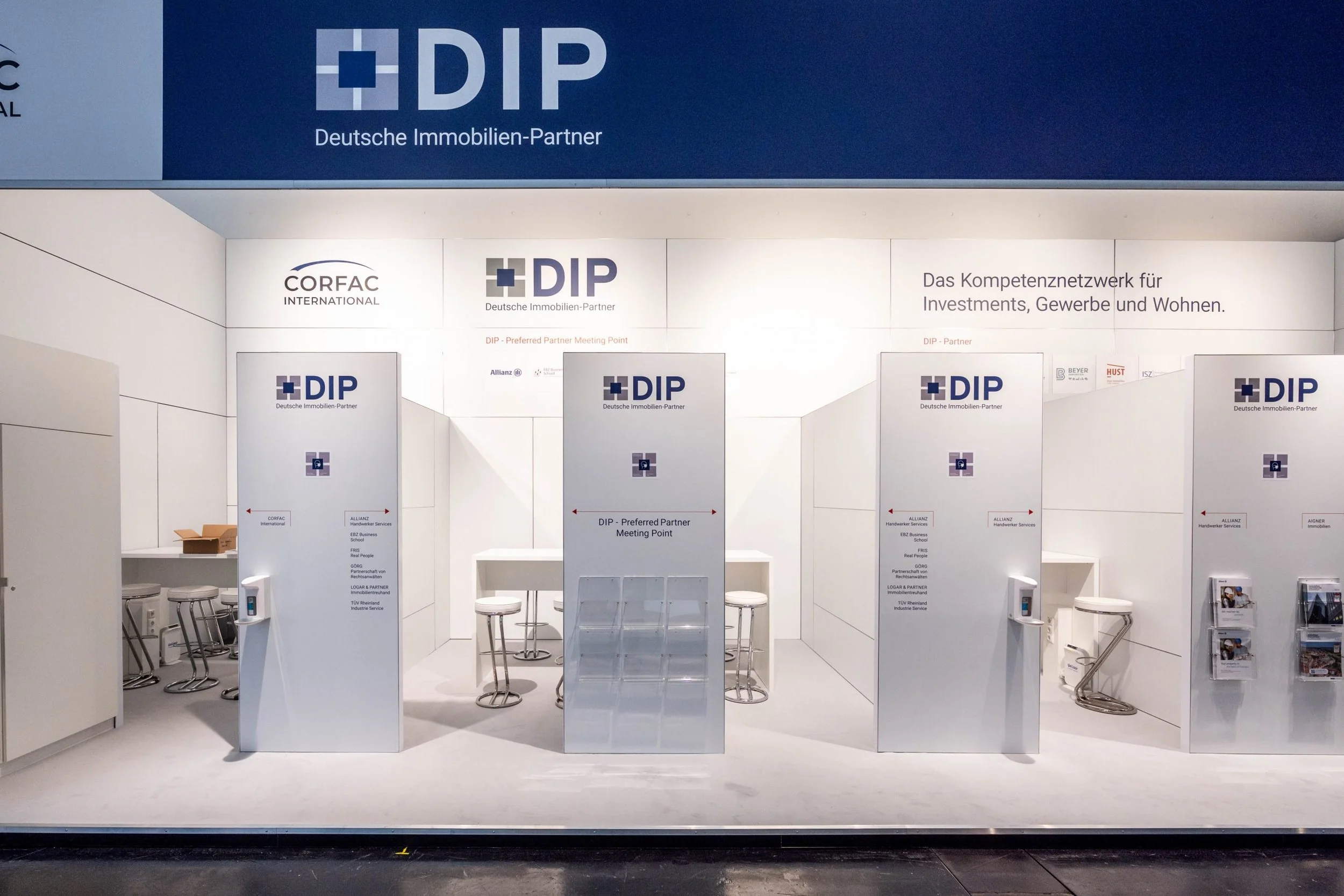 ExpoReal_2022-0570_Corfac_corner-scaled.jpg