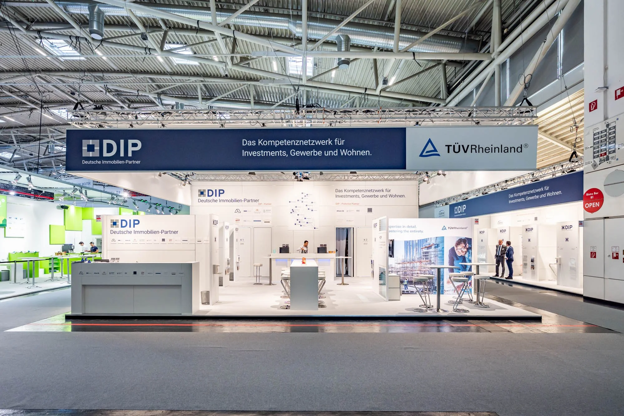 ExpoReal-2022-Web-0552_DIP-B1410_Front_B1510_seitlich.jpg
