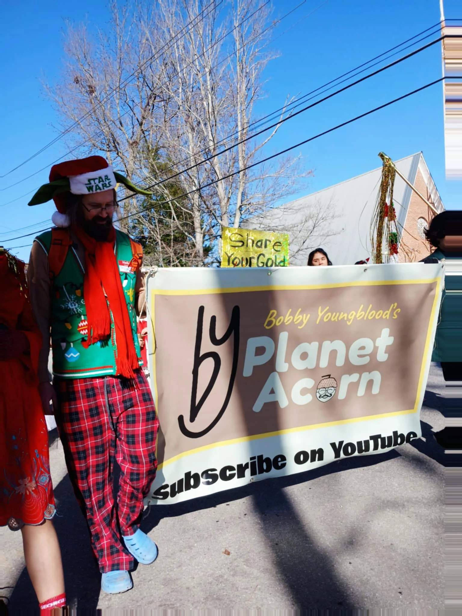 Parade Help Needed!

A last-minute change has left Planet Acorn without a vehicle for the Fourth of July parade. 😬

I&rsquo;m looking for a truck, flatbed trailer or something similar that could safely carry me and a couple Planet Acorn performers t