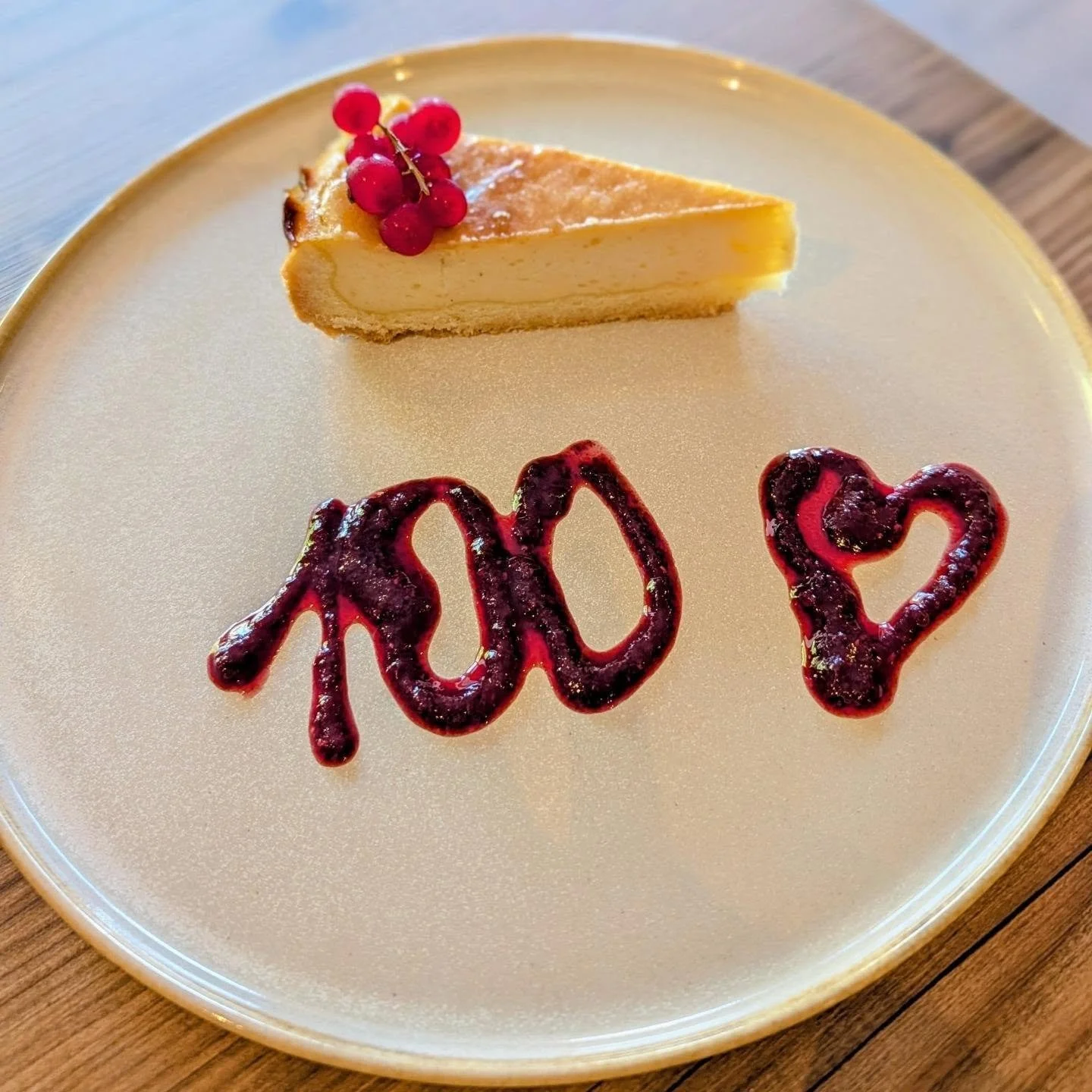 Wir sagen DANKE

💚 F&uuml;r &uuml;ber 100 Follower hier bei Instagram!
💚 F&uuml;r eine tolle Startwoche im Gl&uuml;ckspilz Bistro!
💚 F&uuml;r die besten G&auml;ste, Freunde &amp; Familie!
💚 F&uuml;r eure Bewertungen, euren Zuspruch und das konstr