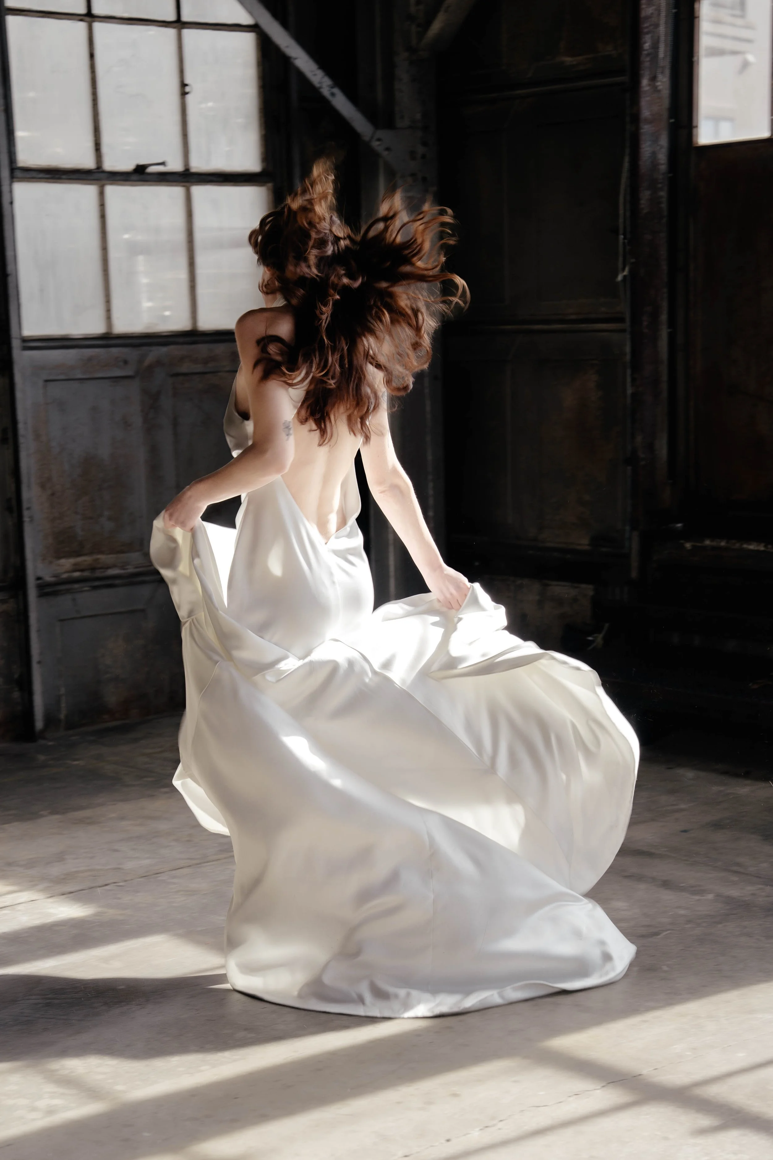 Quiet Forms: A Sculptural Bridal Editorial Exploring Modern Stillness &amp; Design