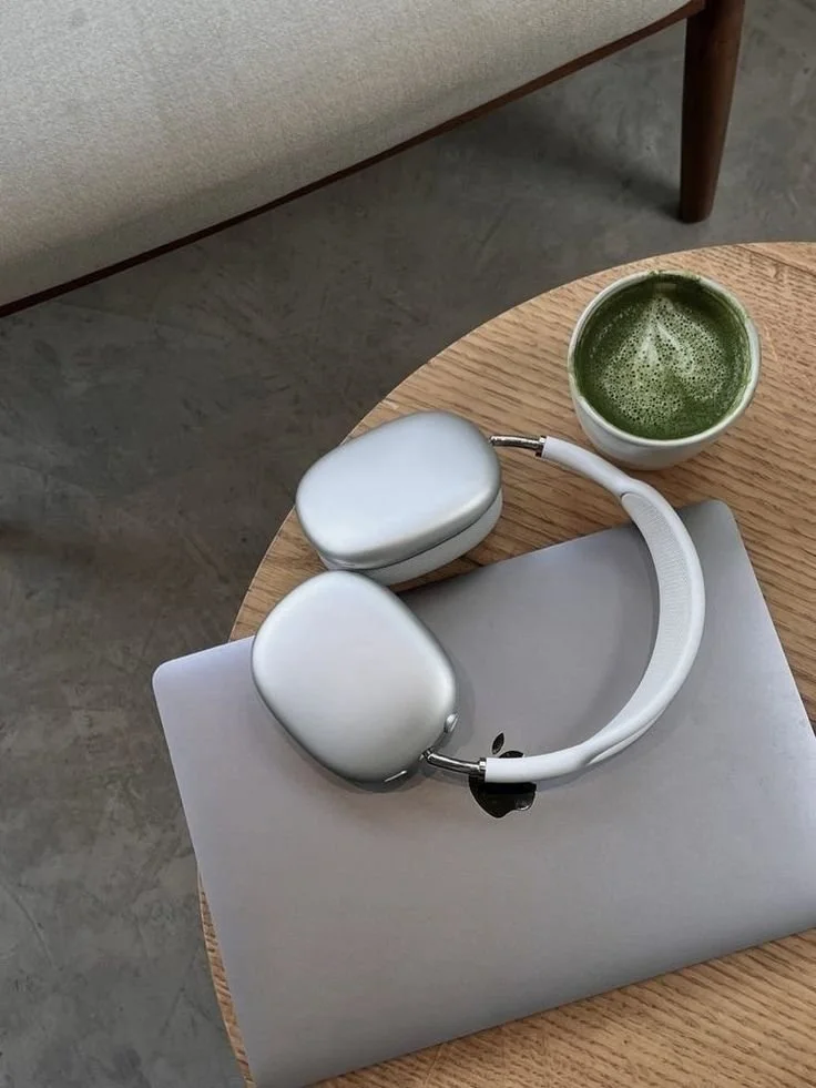 Perché i Social Media Non Sono Più Un'opzione, ma il Motore Della Tua Attività