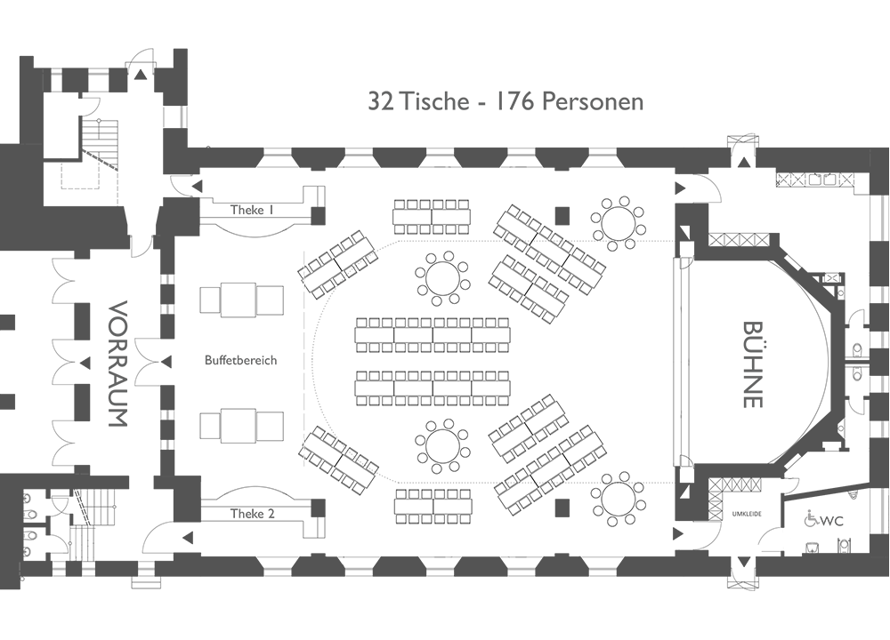 Grundriss eines Veranstaltungsraums mit Bühne, mehreren Tischen und Sitzbereichen, Buffetbereich, Theken und Behindertentoilette.