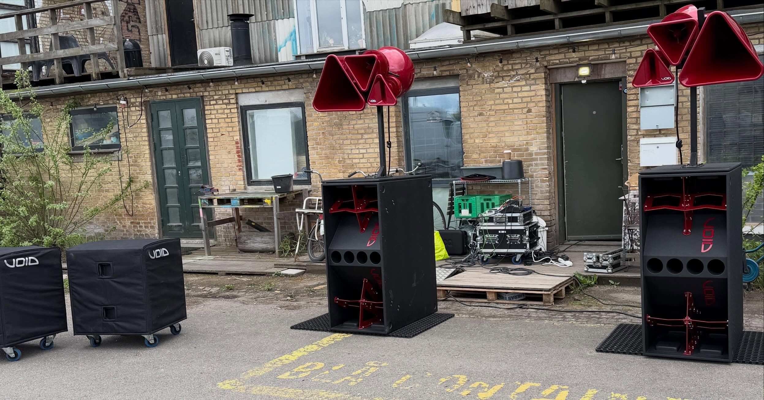 Another training session outdoor with @phranksway on a windy day! system is now fine tuned and ready for events! PM for bookings! events and party&rsquo;s up to 500ppl! Dj Gear: Pioneer V10 + 2 x alpha theta 3000x players!

Experience the sound, not 