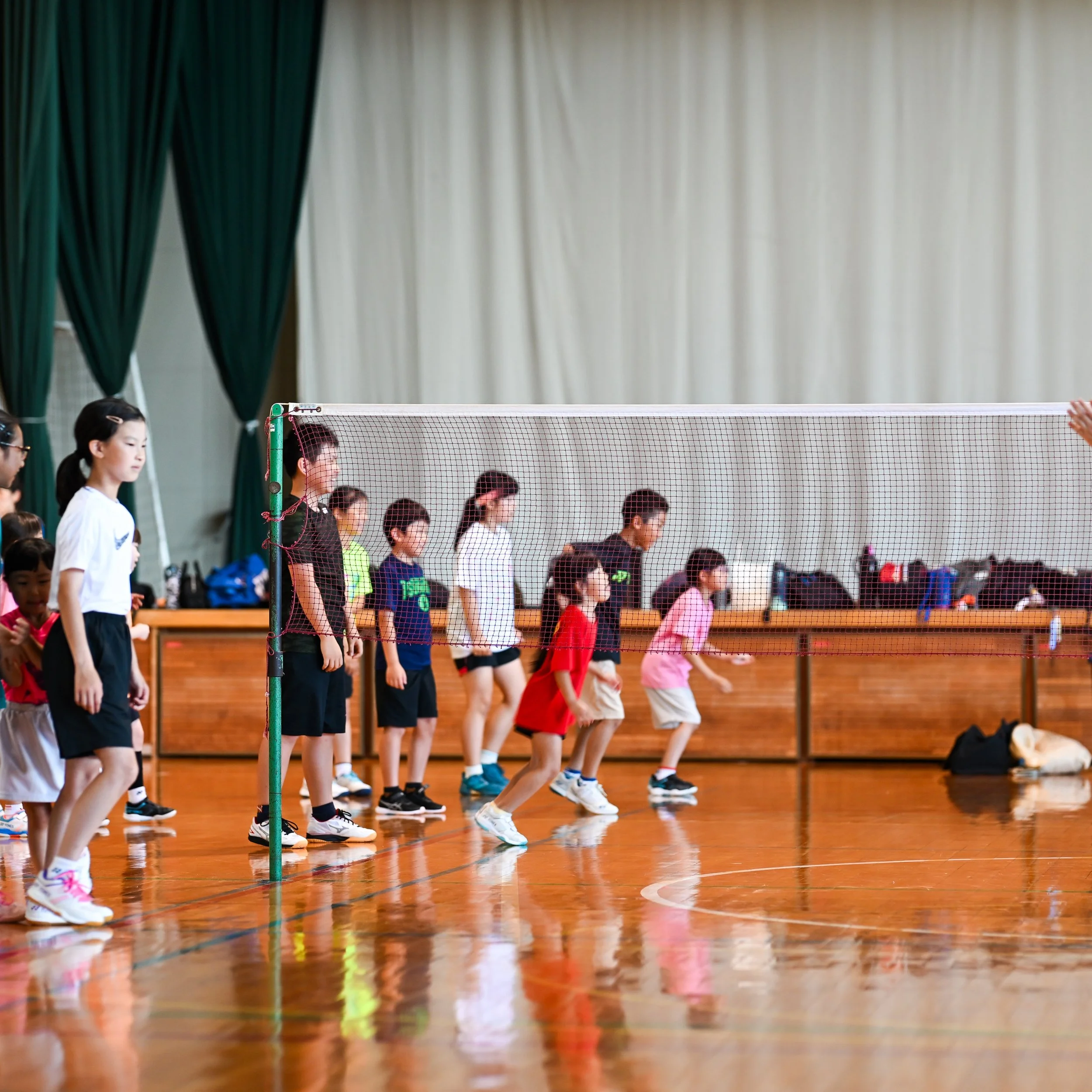BC鶴岡公式HP journal更新 ネットを張るのも https://www.bc-tsuruoka.com/journal/netdifficult #bc鶴岡 #鶴岡六学区バドミントンスポーツ少年団 #羽黒町 #体育館暑すぎ #帰りはコンビニ