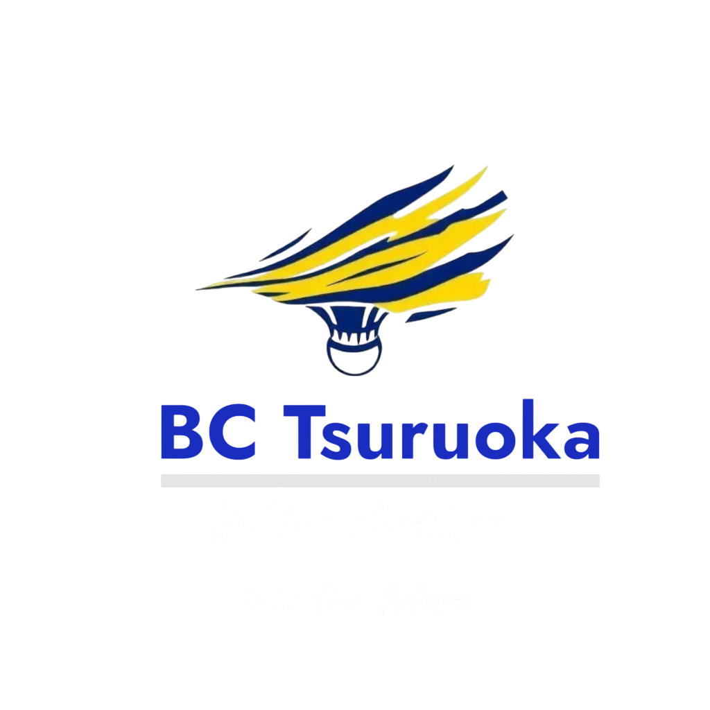 黄色い背景に、青と黄色の鳥のロゴと青い文字で「BC Tsuruka」と書かれている