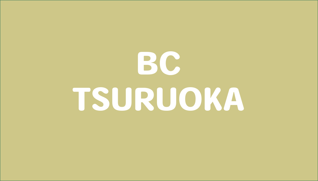 緑色の背景に白い文字でBC TSURUOKAと書かれています。