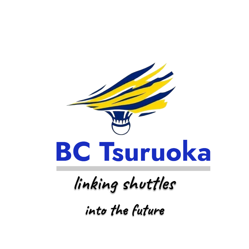 青と黄色の翼を持つ鳥のロゴと、「BCTsuruoka」および「linking shuttles」の文字山形県バドミントンクラブチーム、小学生、中学生の部活動地域移行鶴岡市