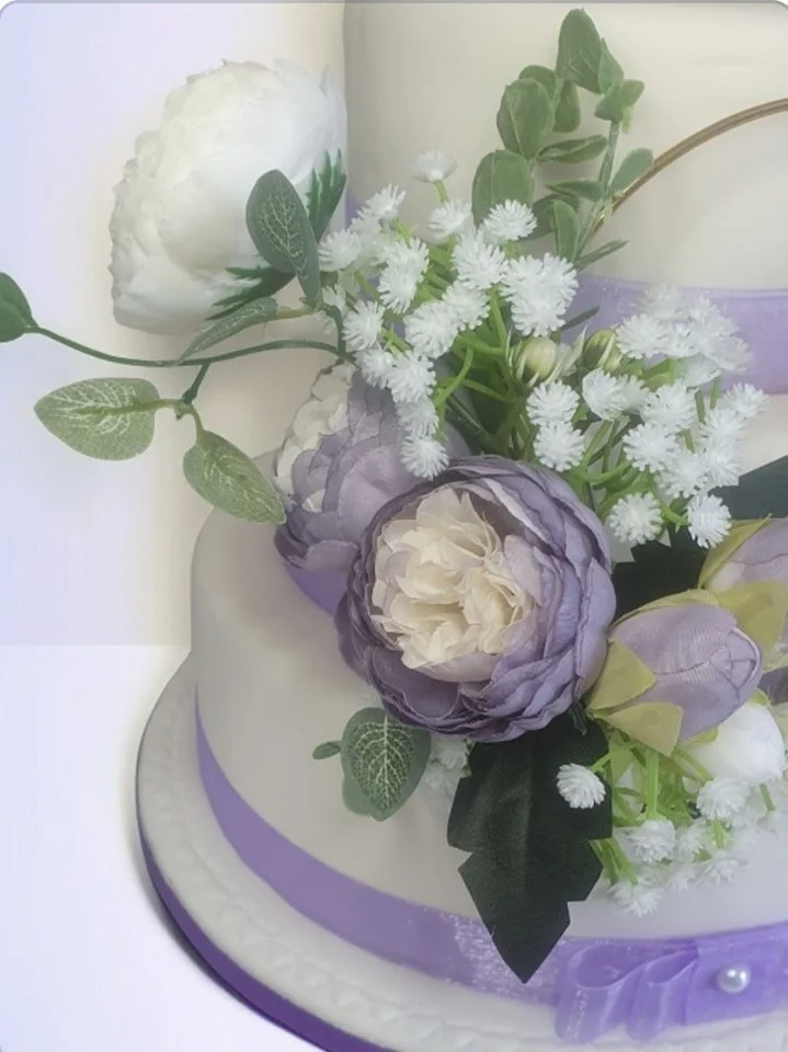 close up of teired custom wedding cake margate thanet merely jane's cakes