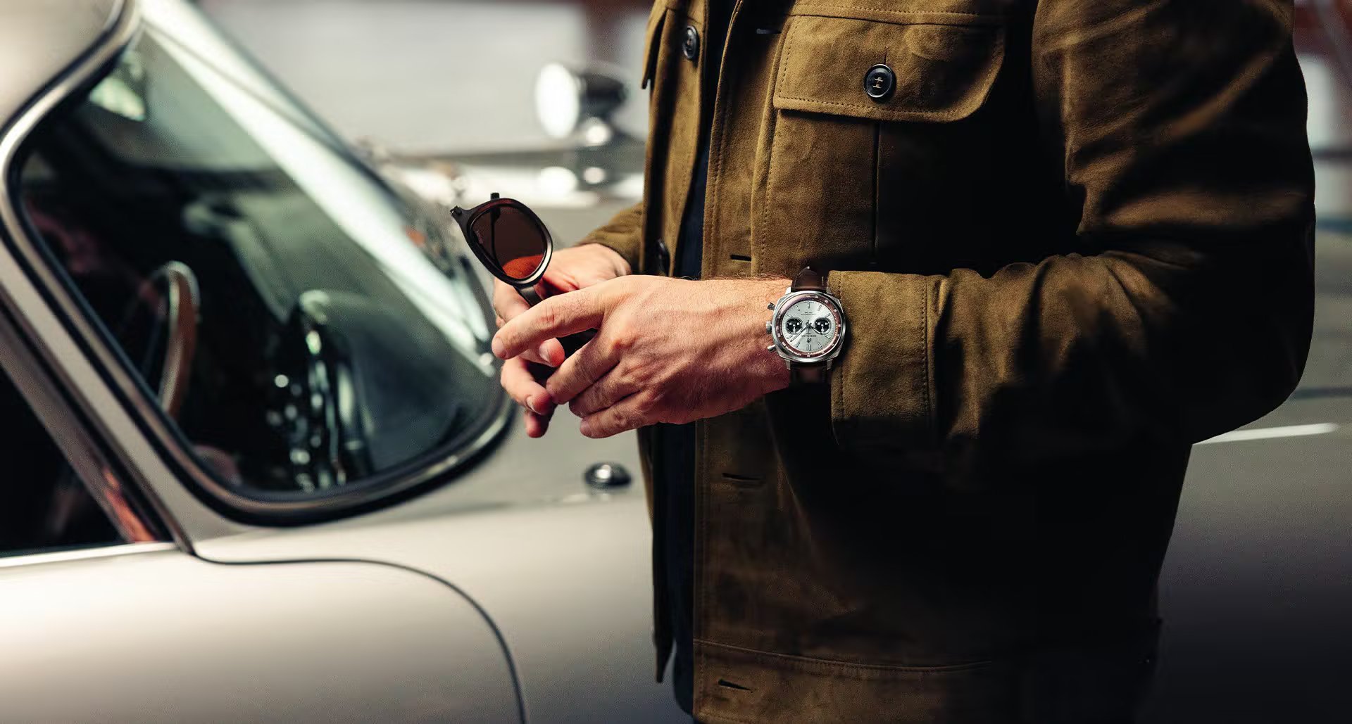 breitlingxastonmartin_toptime-tributeto-db5_ab0178121g1x1_jww3_cmyk.jpg