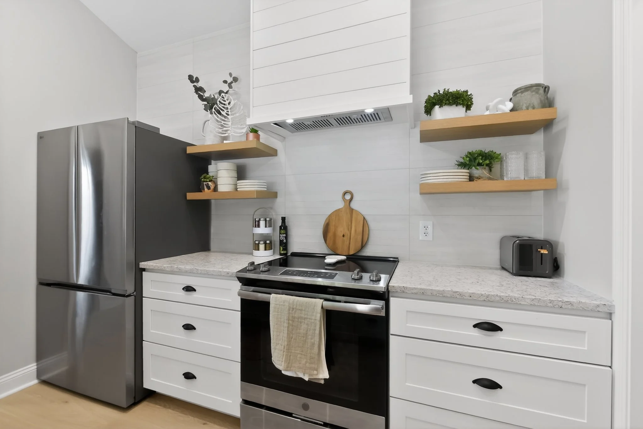 22_1208_Rockwood_Trail-Kitchen-0563.jpg