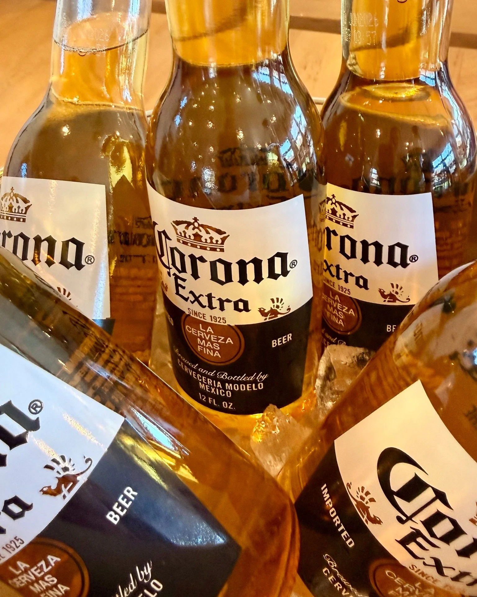 🏀🍻 March Madness is on at Red&rsquo;s

Pull up for 75&cent; wings, $4 canned beer, $6 drafts, and $18 beer buckets. Bring your bracket, your friends, and your appetite. We'll handle the rest. 

See you at Red's!