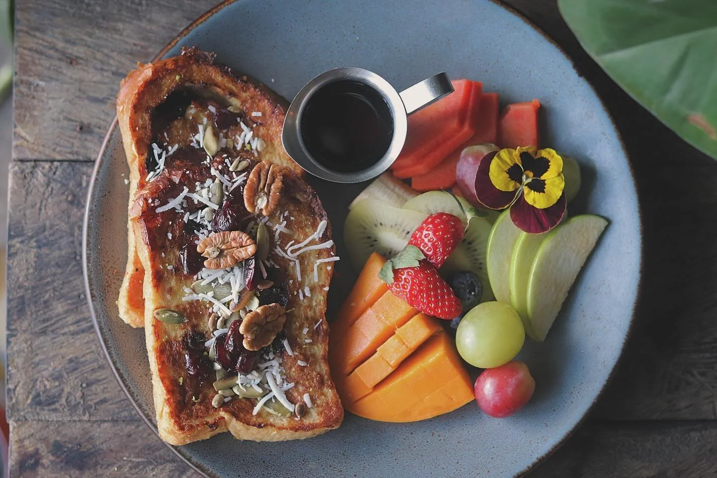 Coco~Lime Brioche - French Toast. One of our imperdible delights and the favorite of many! 🍞🤤🥝🍓