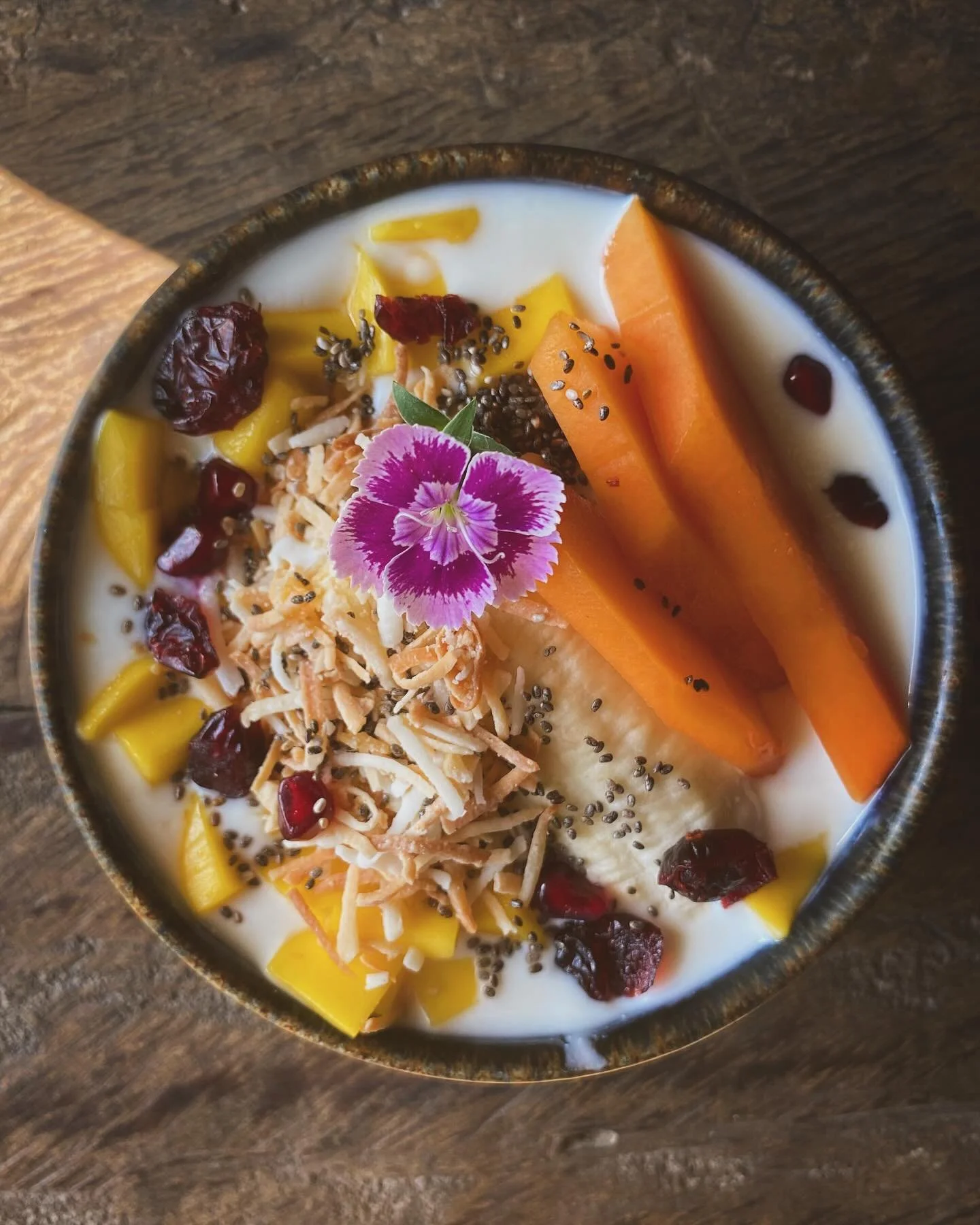 Homemade granola &amp; yogurt with homemade fruit coulis &amp; the most tropical fruits 🥭 🍌🍍