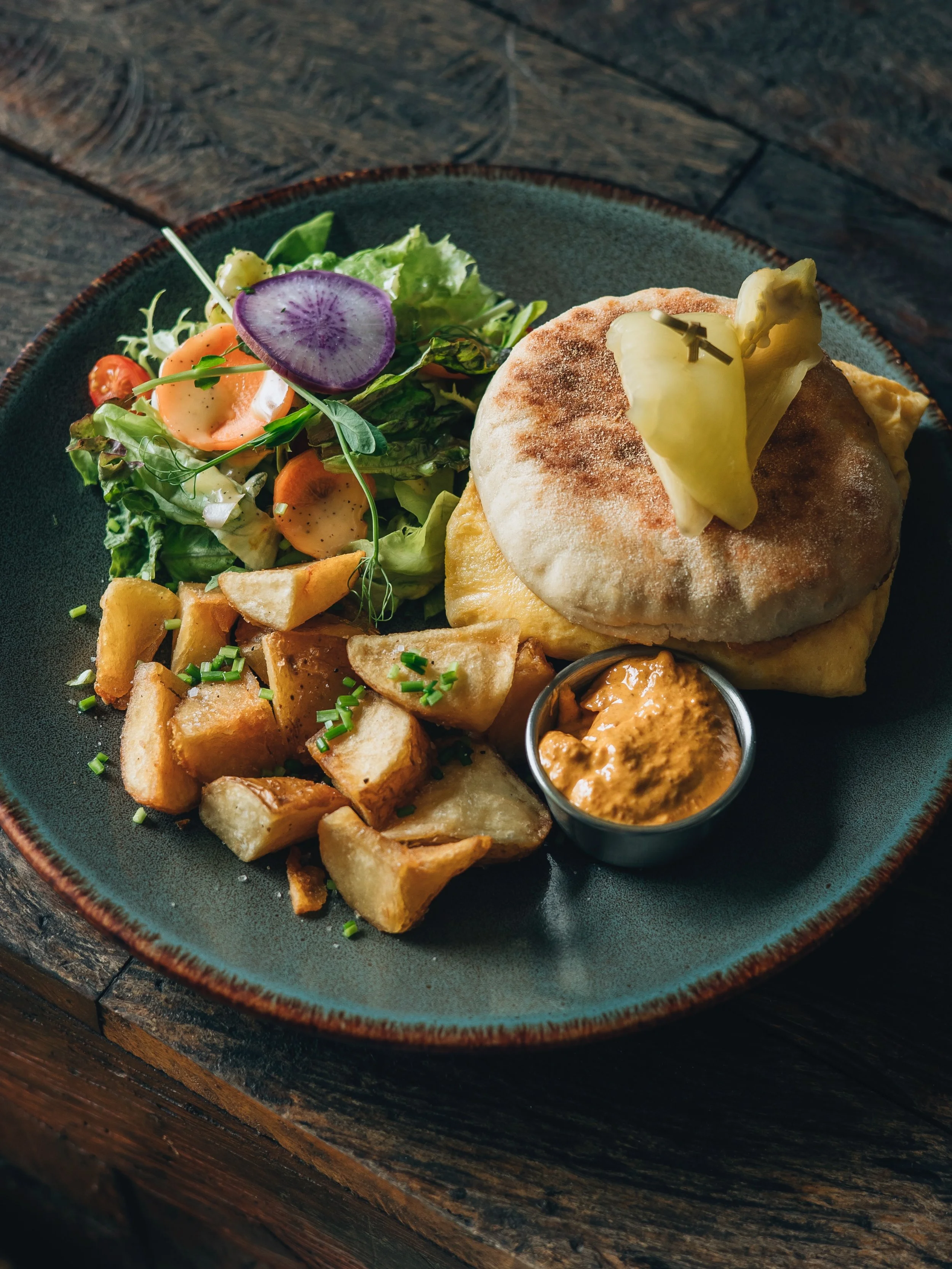 Fluffy omelette muffin, melted Edam cheese
and a Valladolid sausage dressing that brings a unique touch.

A classic that surprises in the details.

#DelCieloTulum #TulumBreakfast #TulumBrunch #TulumRestaurants #TulumFoodie