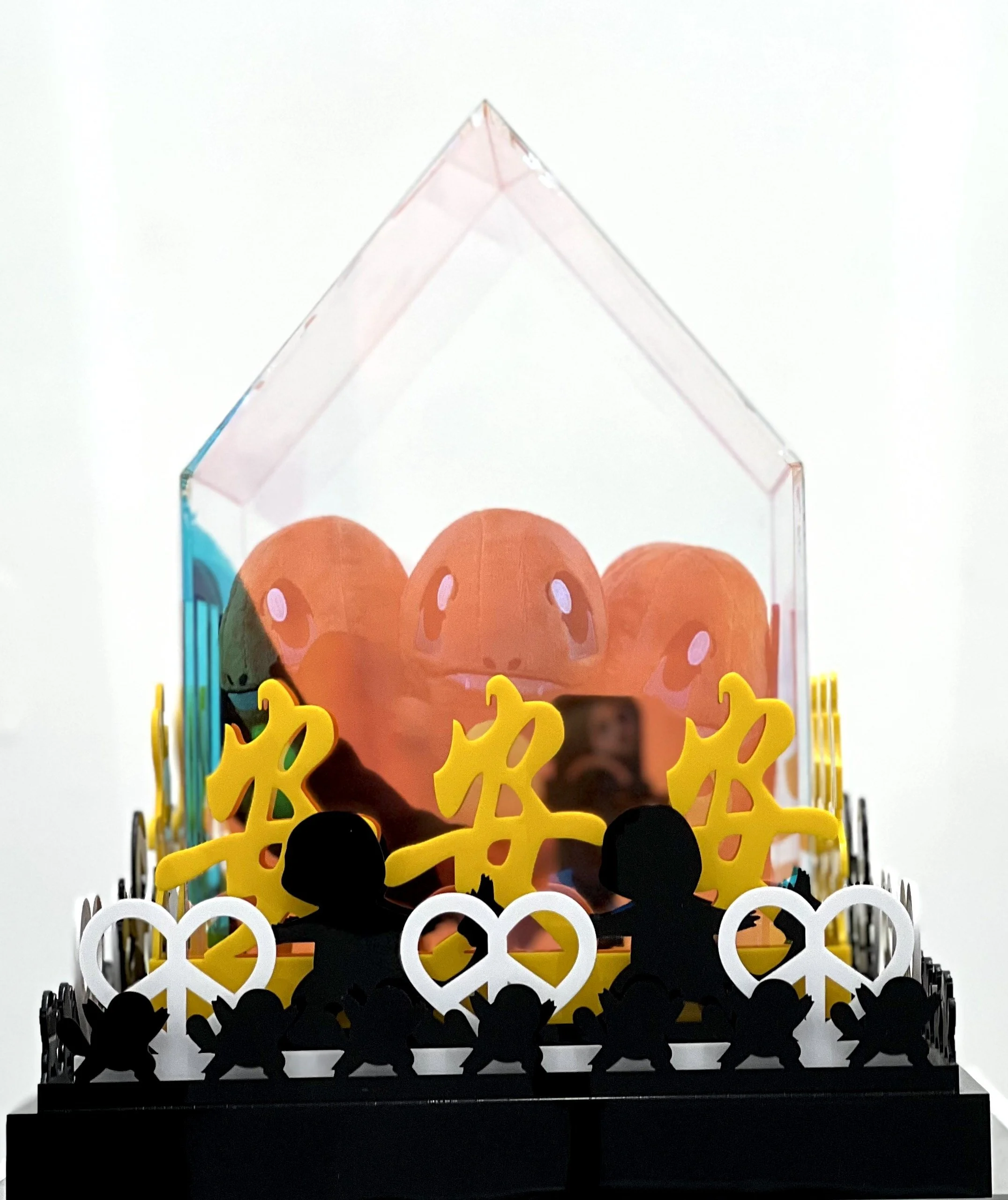 Golden Charmander : Embrace of Love and Peace