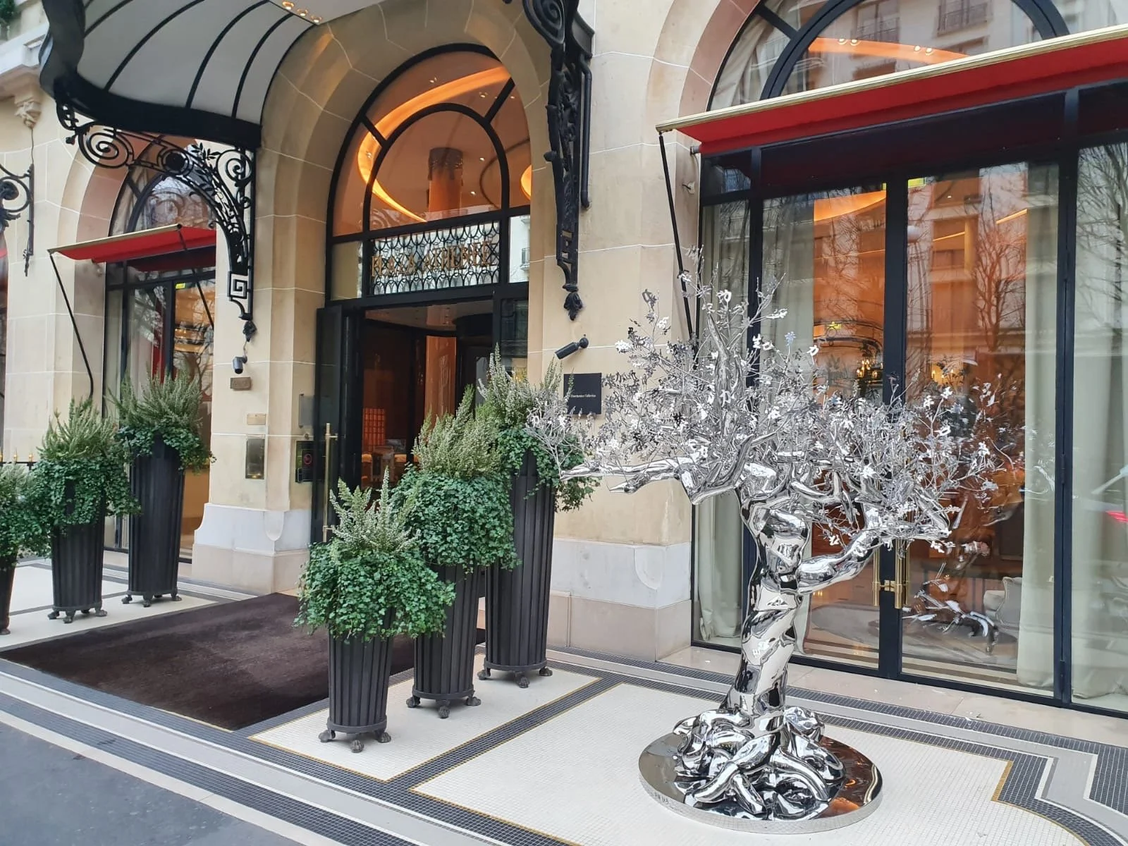 HOTEL PLAZA ATHENEE PARIS FRANCE 