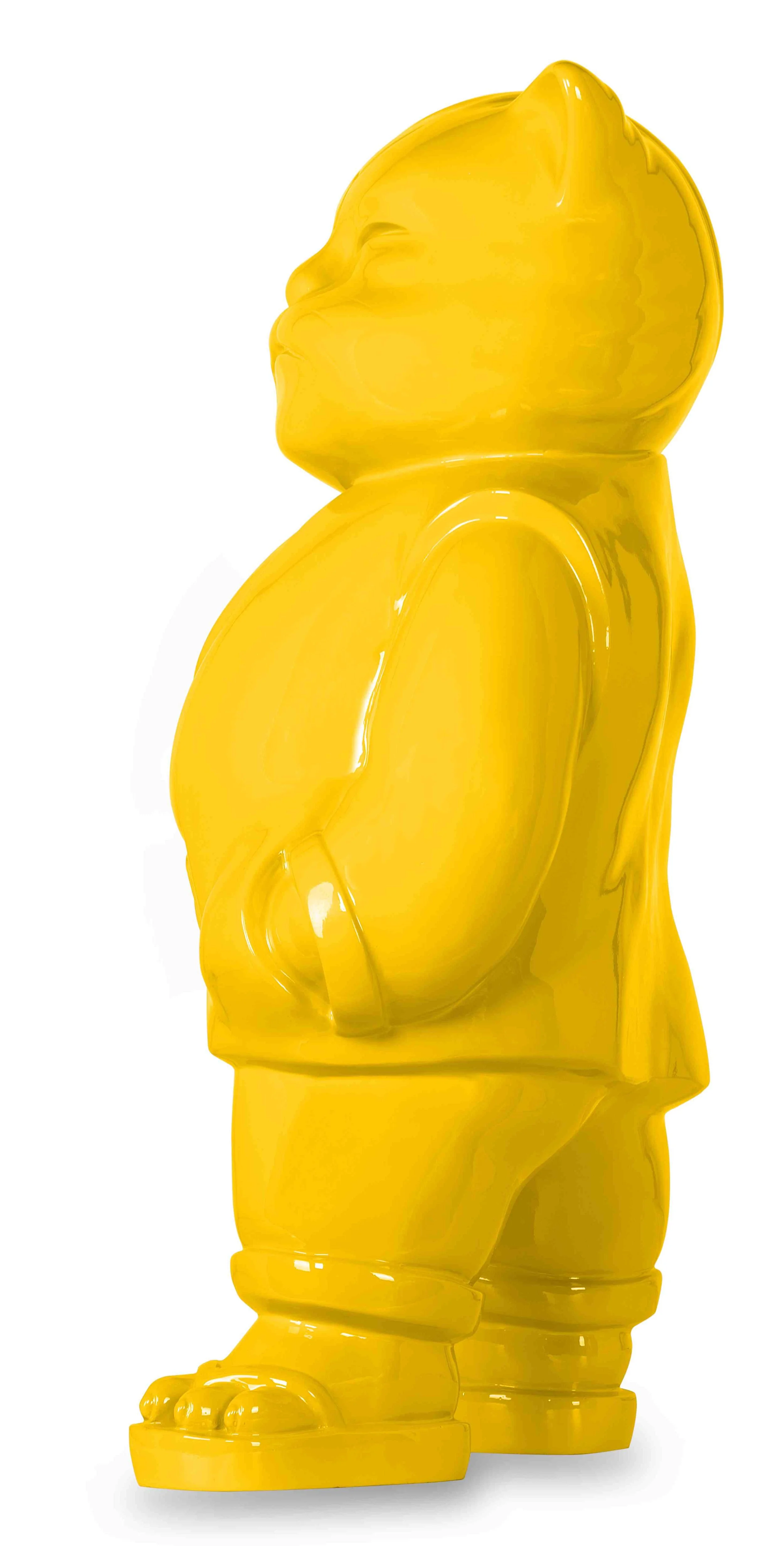 Urbancat Elegance: Yellow Metropolis Muse