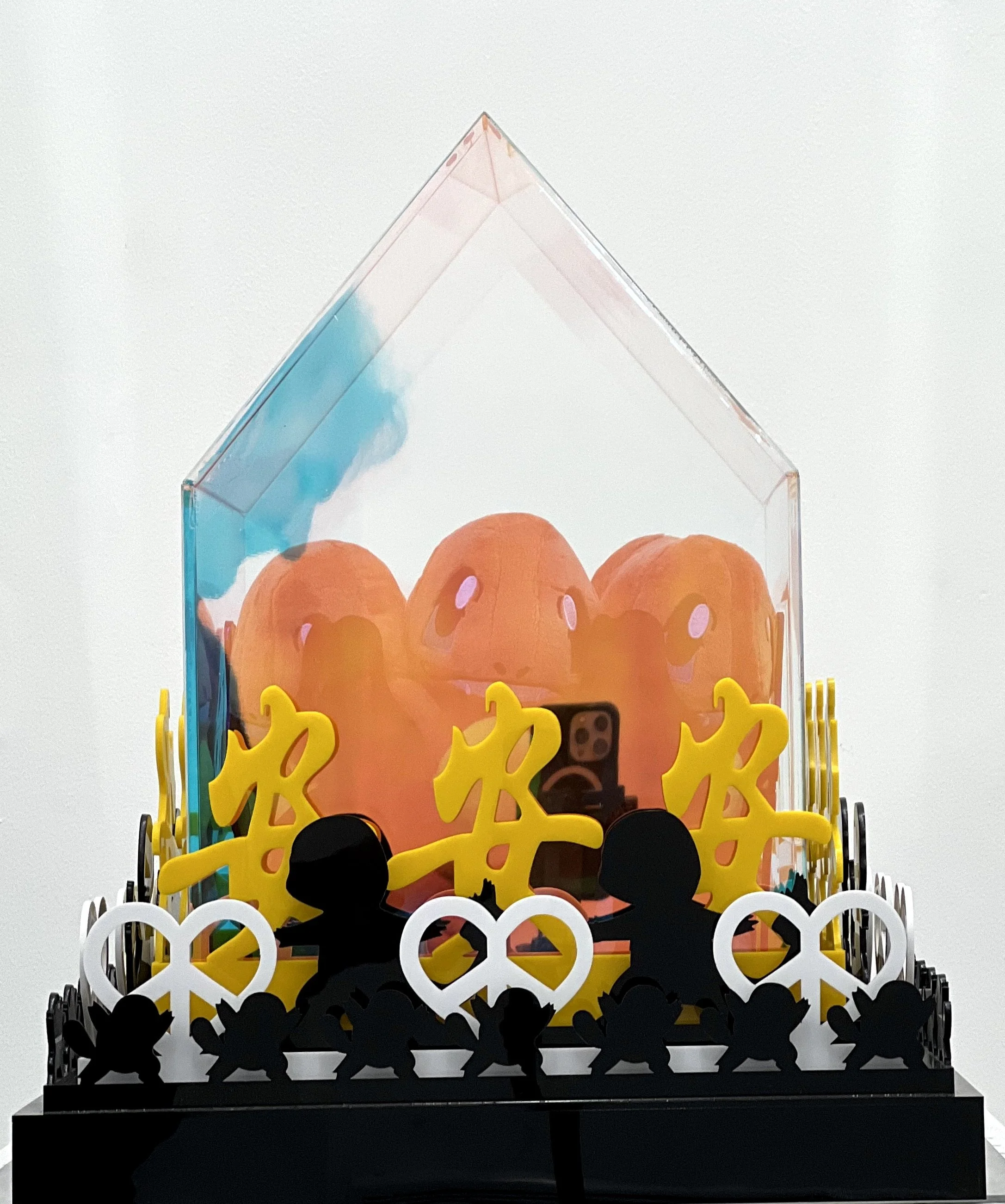 Golden Charmander : Embrace of Love and Peace