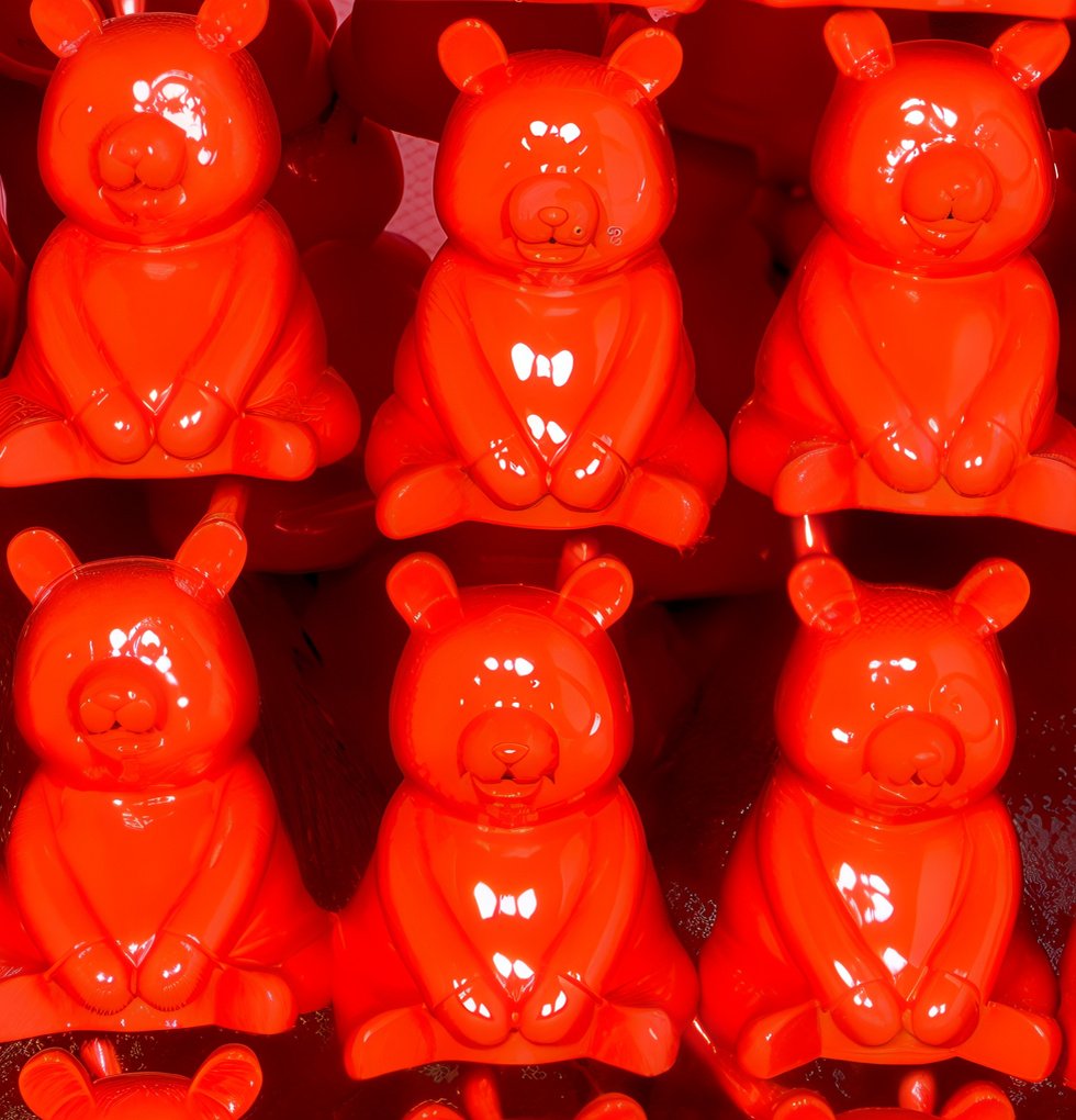 
Pandason's Orange : A Lilliputian Ballet of Chromatic Marvels