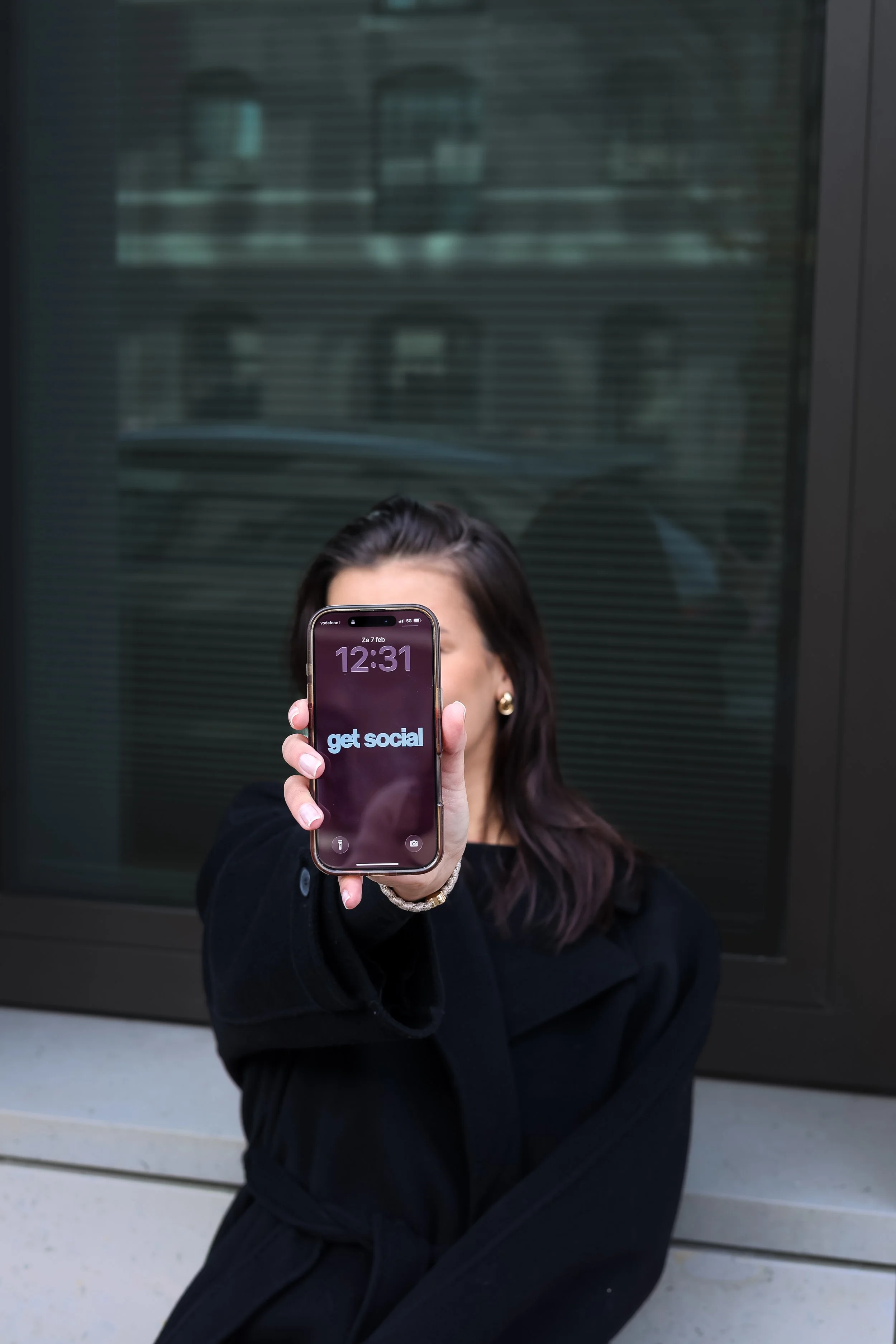 Danine met telefoon.3.jpg