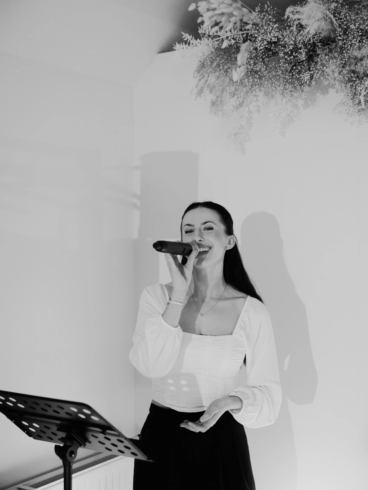 Singing @bridalindulgence gorgeous charity catwalk evening, launching their new Studio B collection, for @bowelcanceruk. Honoured to have been a part of such a special event🤍

Photographer: @hannah.macgregor.photo.film 

#ukeventsinger #livesinger #