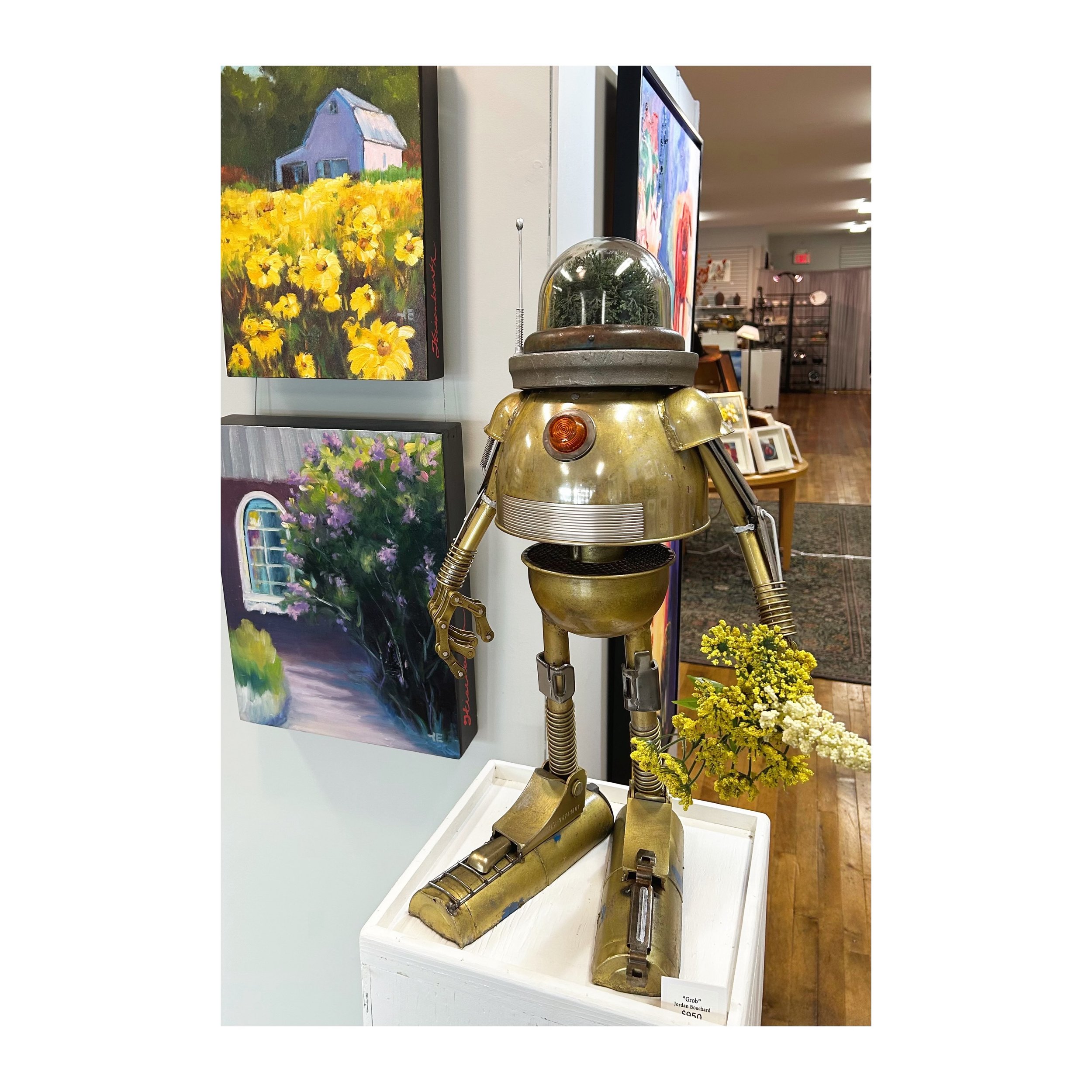 Fabulous new art is available at Art Room on 2nd gallery! Meet &ldquo;Grob&rdquo; (short for &ldquo;Grobert&rdquo; 😉) Jordan Bouchard&rsquo;s newest creation, you will be delighted by the personality in this piece!
@rustbotrecycledmetal