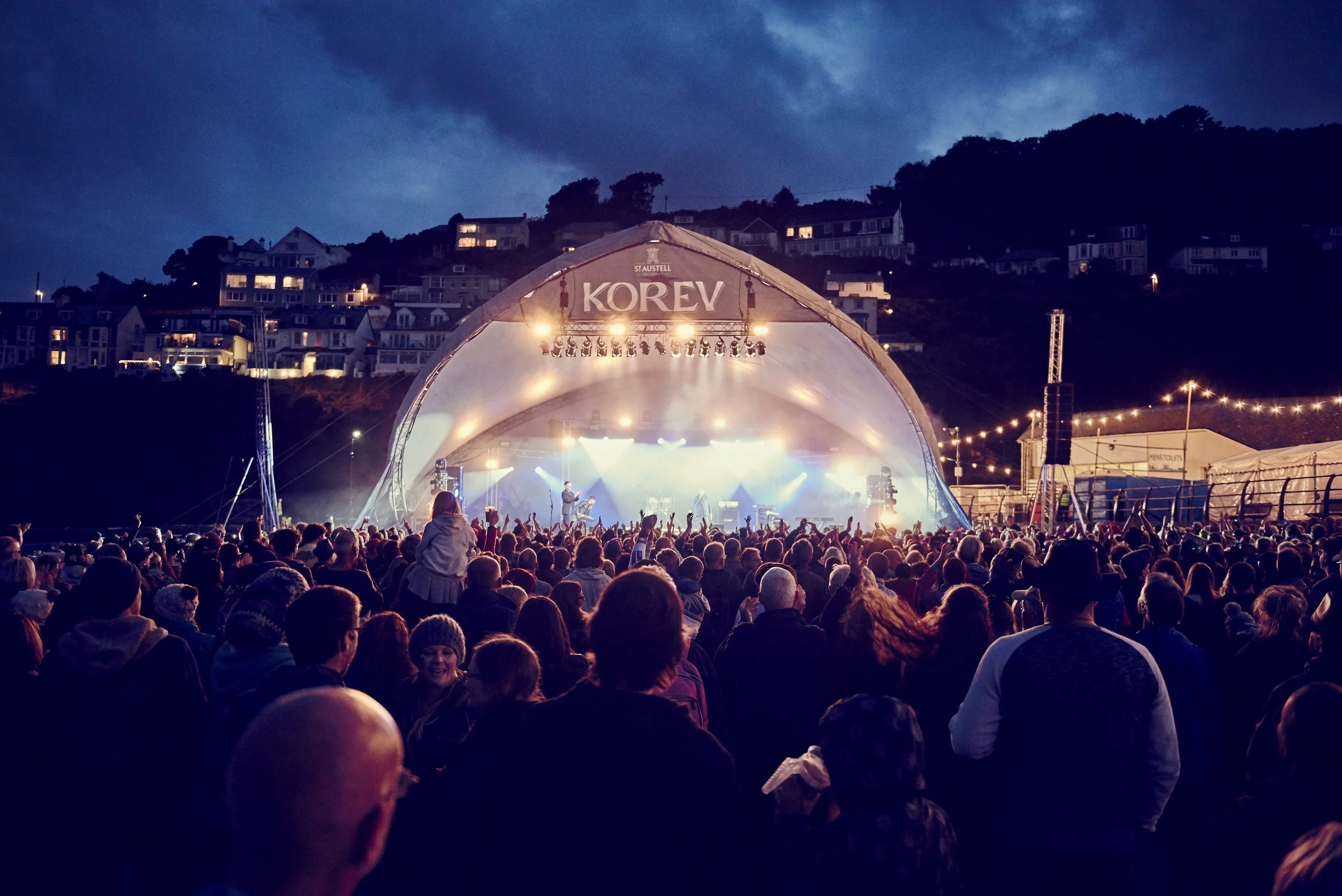 Looe-Music-Festival-2016-MAIN-STAGE-REAR-WIDE-WILL-FAHY-HR.jpg