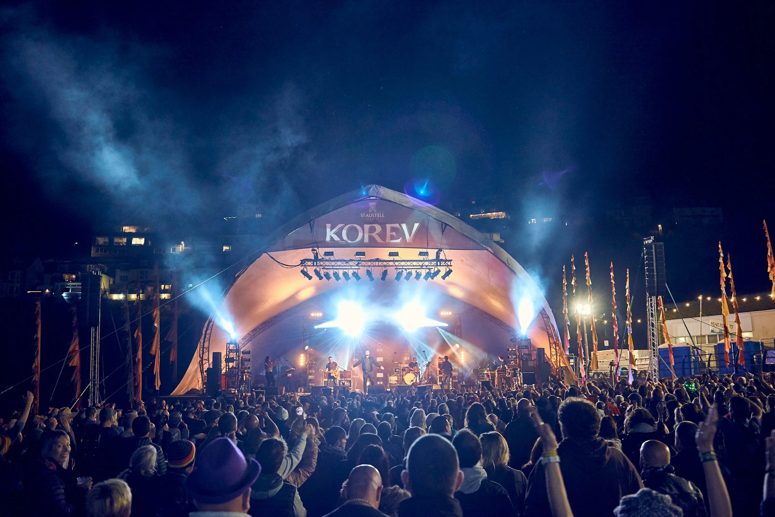 LMF2017_WillFahy_Crowd_Night_Blue_LR.jpg.-(1).jpg