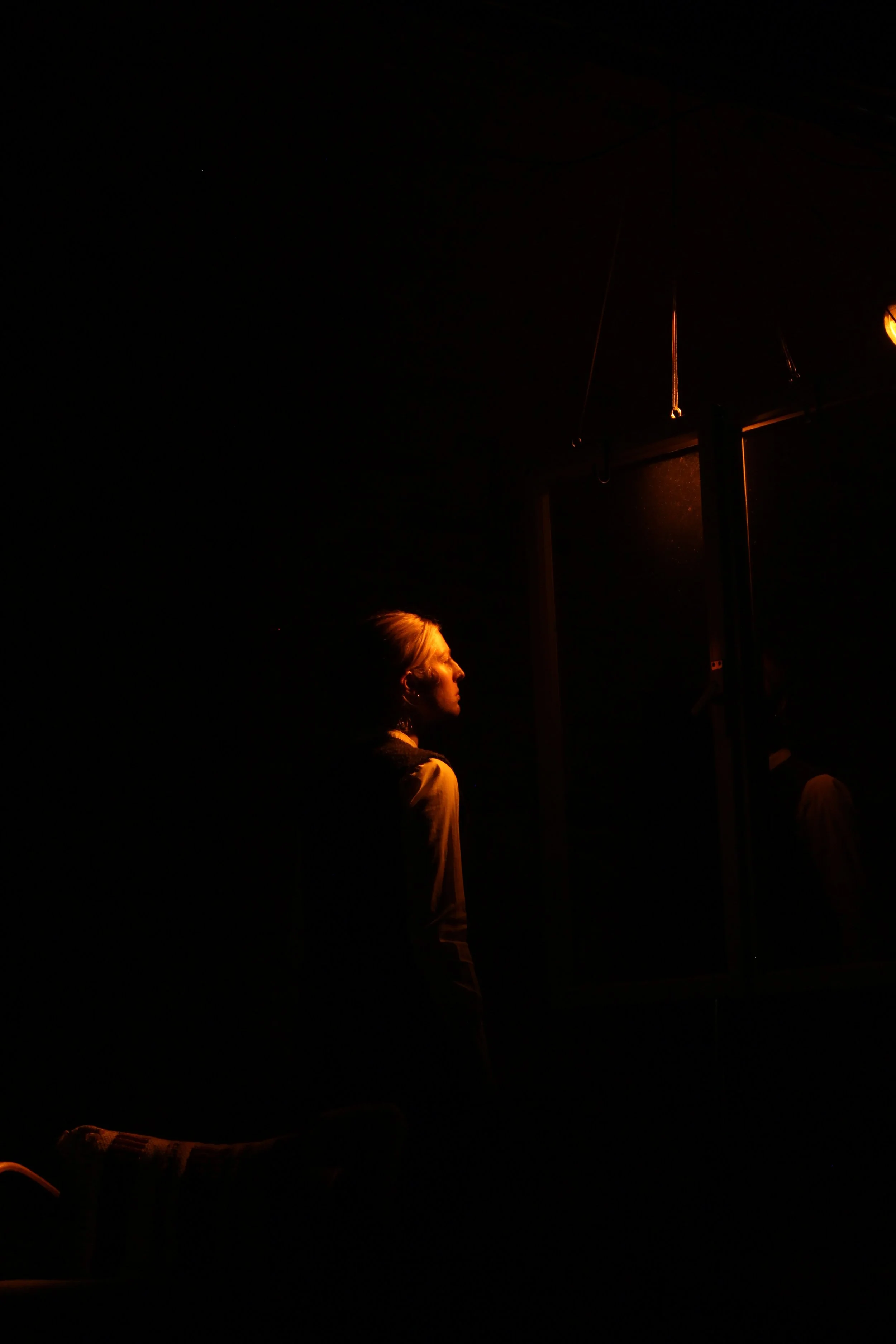 Helena vor Fenster.JPG