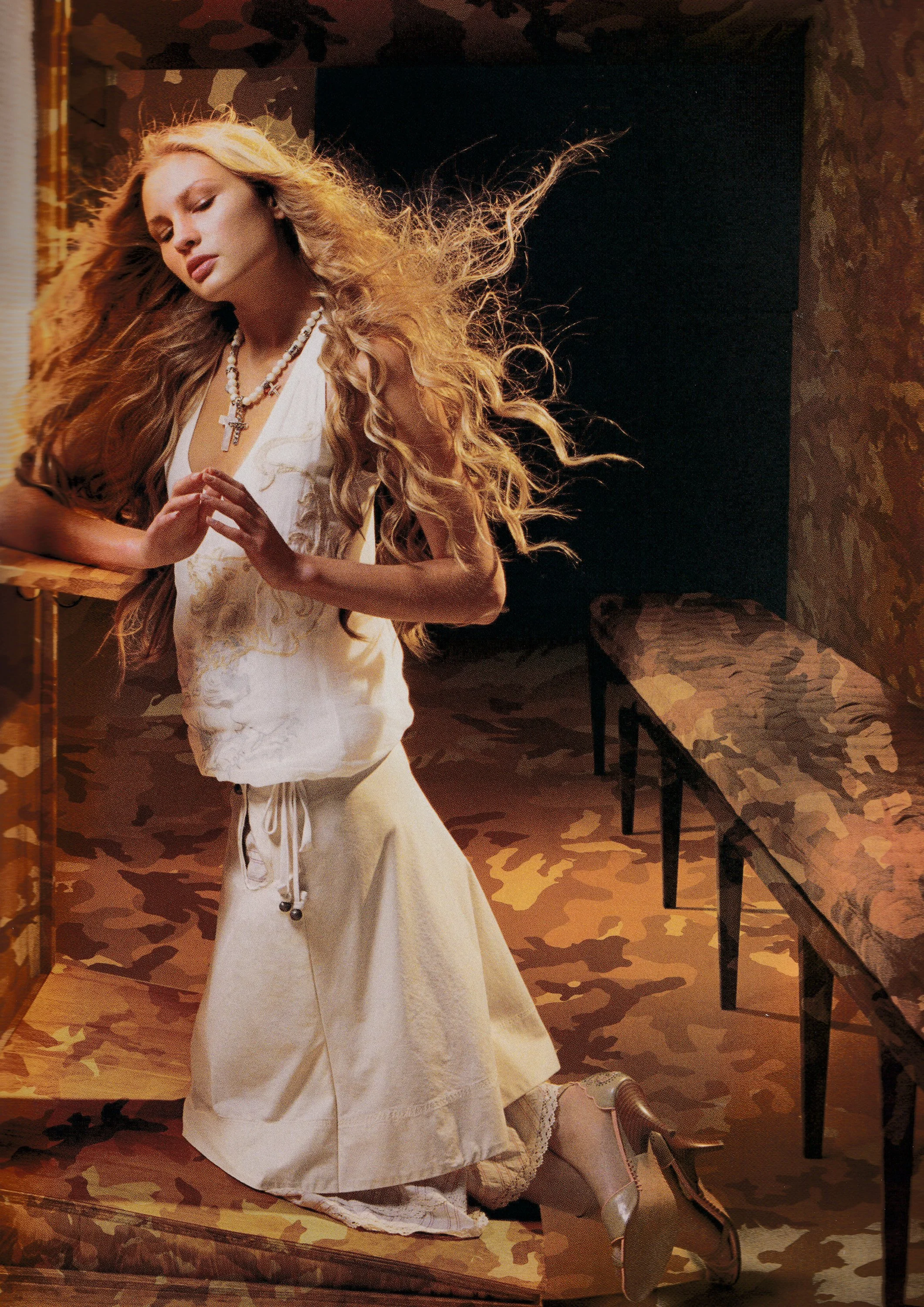 DAZED_MARCH_2006_0-2.jpg