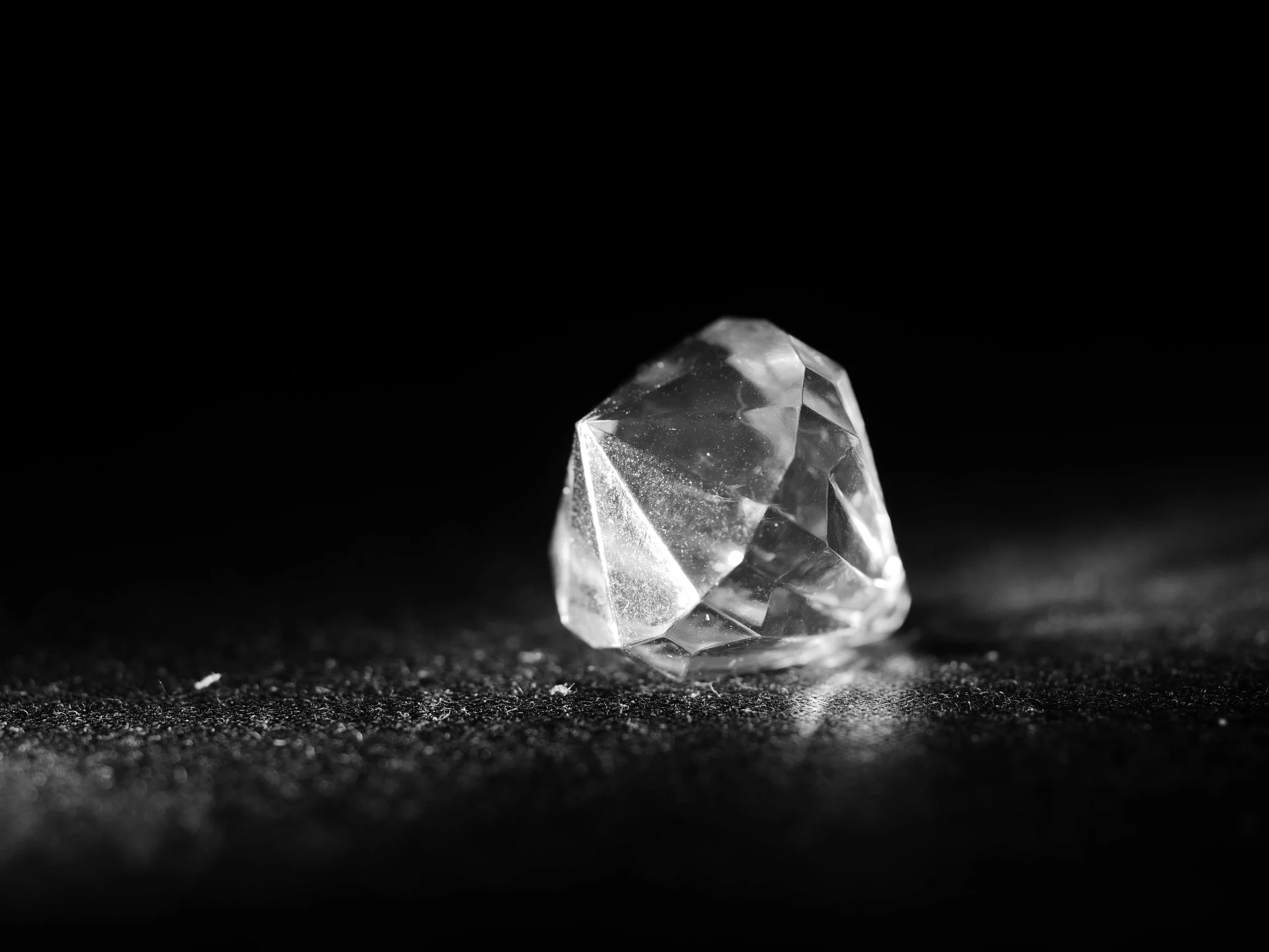 Há muito falso luxo em Portugal. O meu trabalho é encontrar o luxo real.
