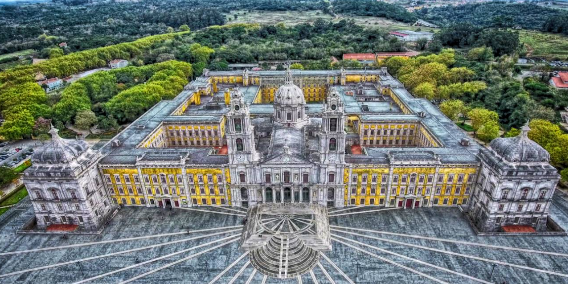 Em Mafra percebe-se uma coisa: há uma diferença entre construir grande e construir bem. E às vezes as duas coisas não têm nada a ver uma com a outra.