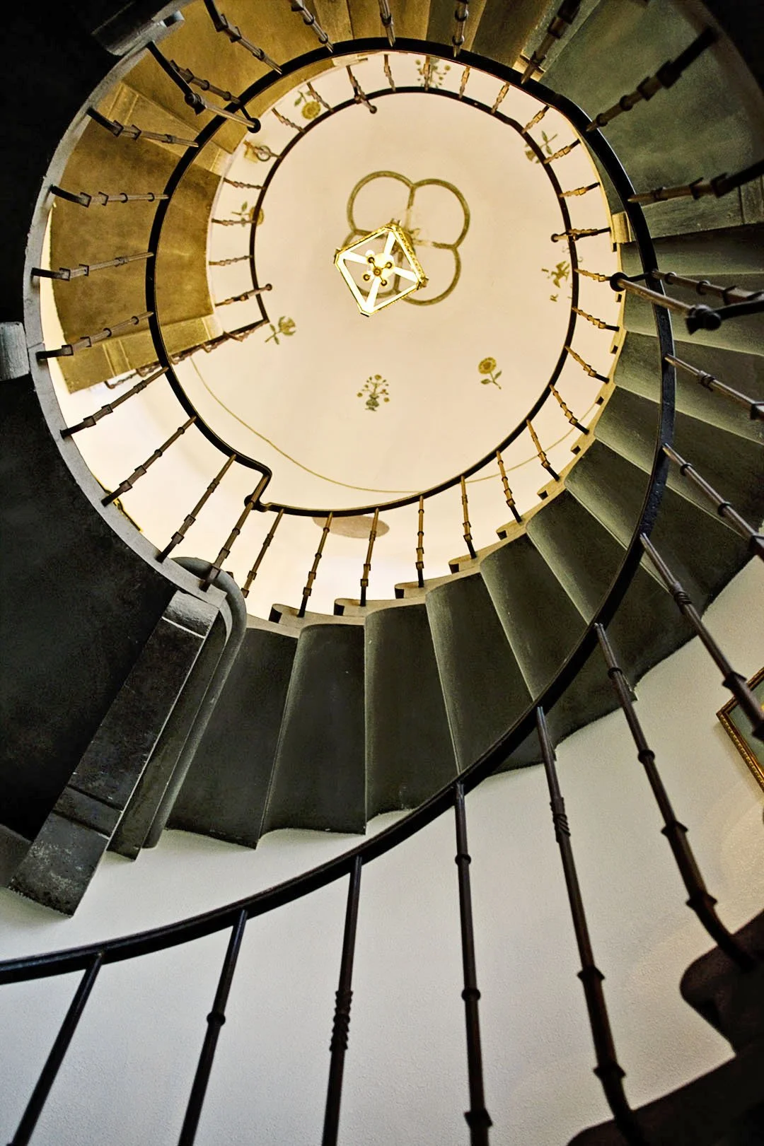 EDITED WEB STAIRS photos0112.jpg
