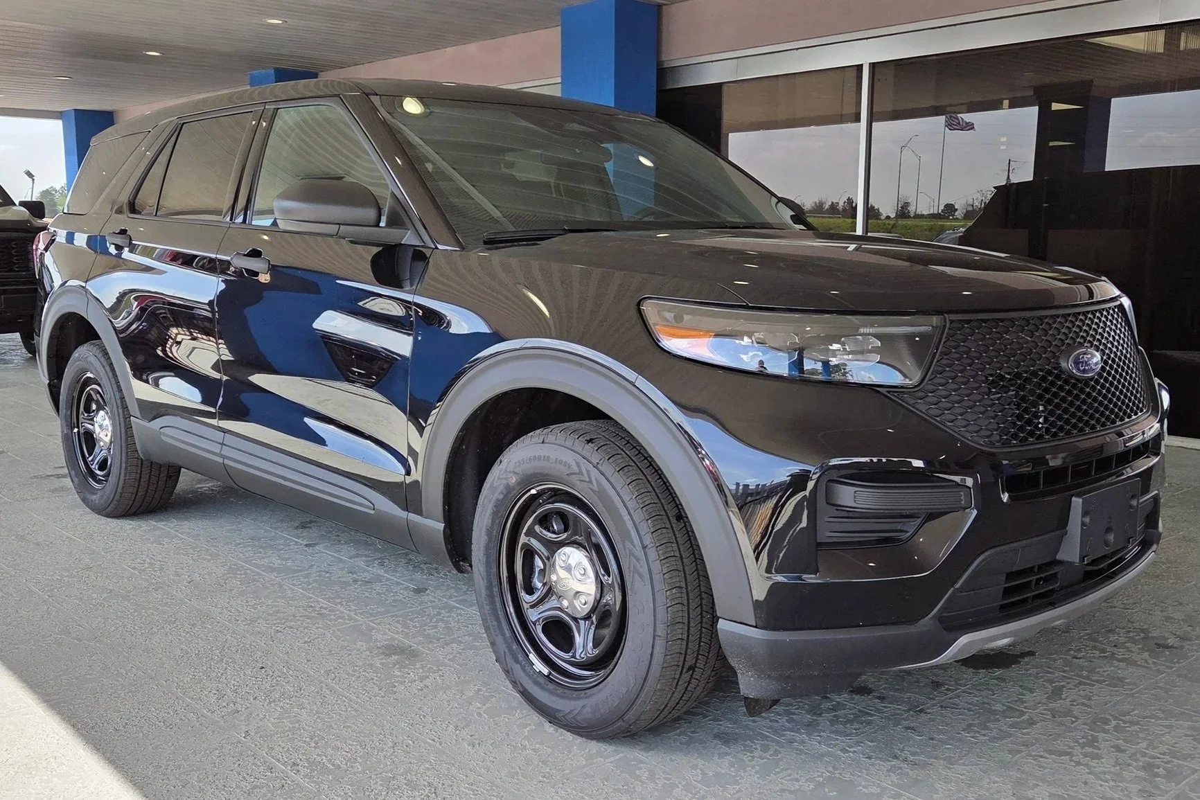 2025 Ford Interceptor 3.3 AWD (Black) - $45,500 ~ 30 In Stock
