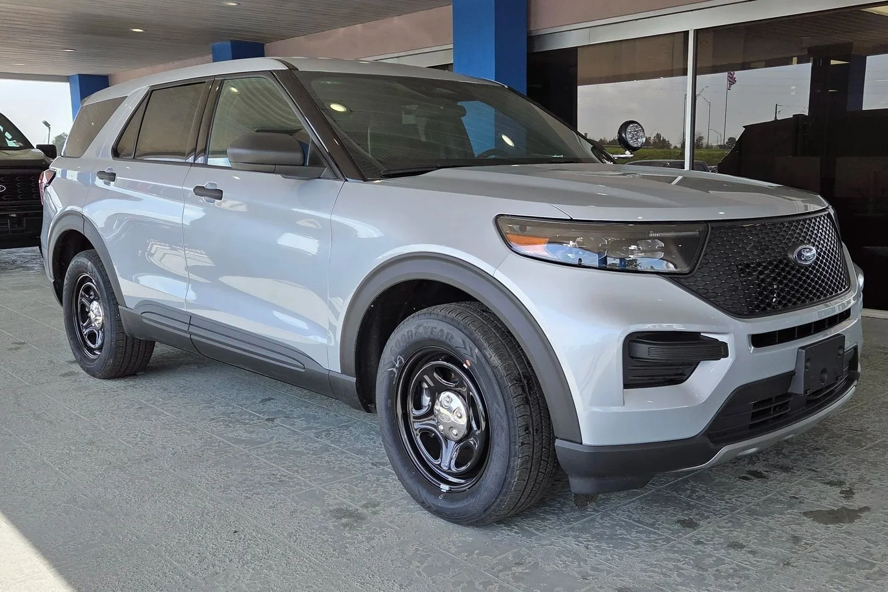 2025 Ford Interceptor 3.3 AWD (Silver) - $45,500 ~ 1 In Stock