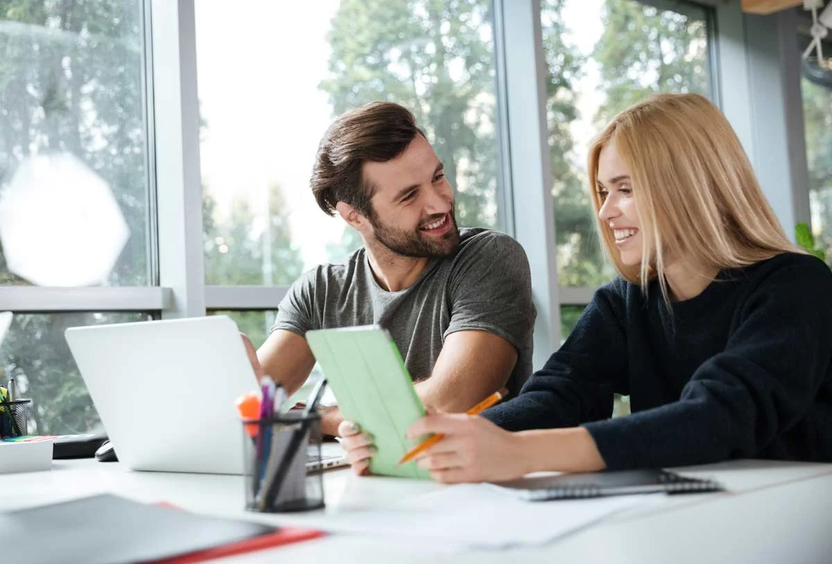 Alumnos en una clase de portugués