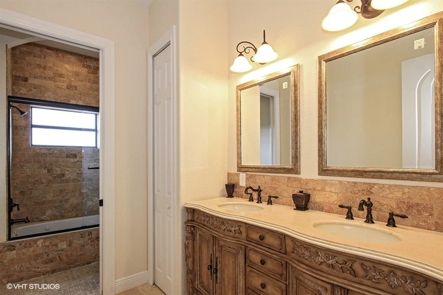 15_1930-SE-21st-Ter_10_Second-floor-guest-bath_Web.jpg