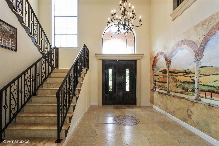 02_1930-SE-21st-Ter_32_Elegant-foyer-entrance-with-grand-staircase_Web.jpg