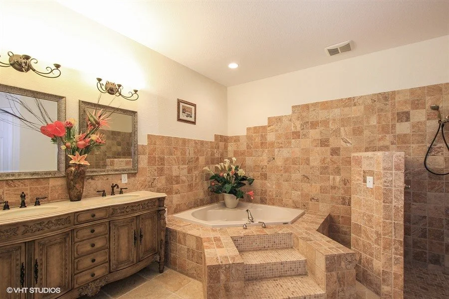 14_1930-SE-21st-Ter_9_Second-spa-like-master-bath_Web.jpg