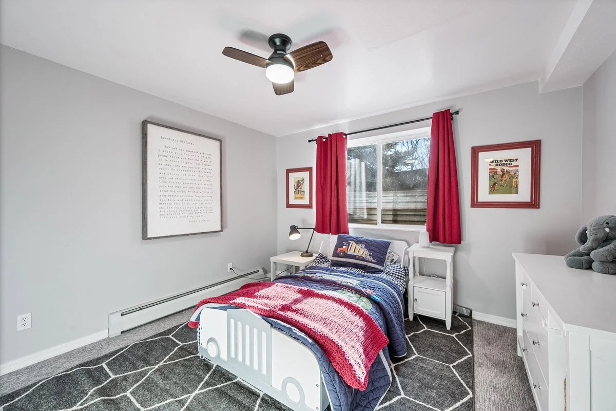 27 - 2565 Woodland Way.jpg