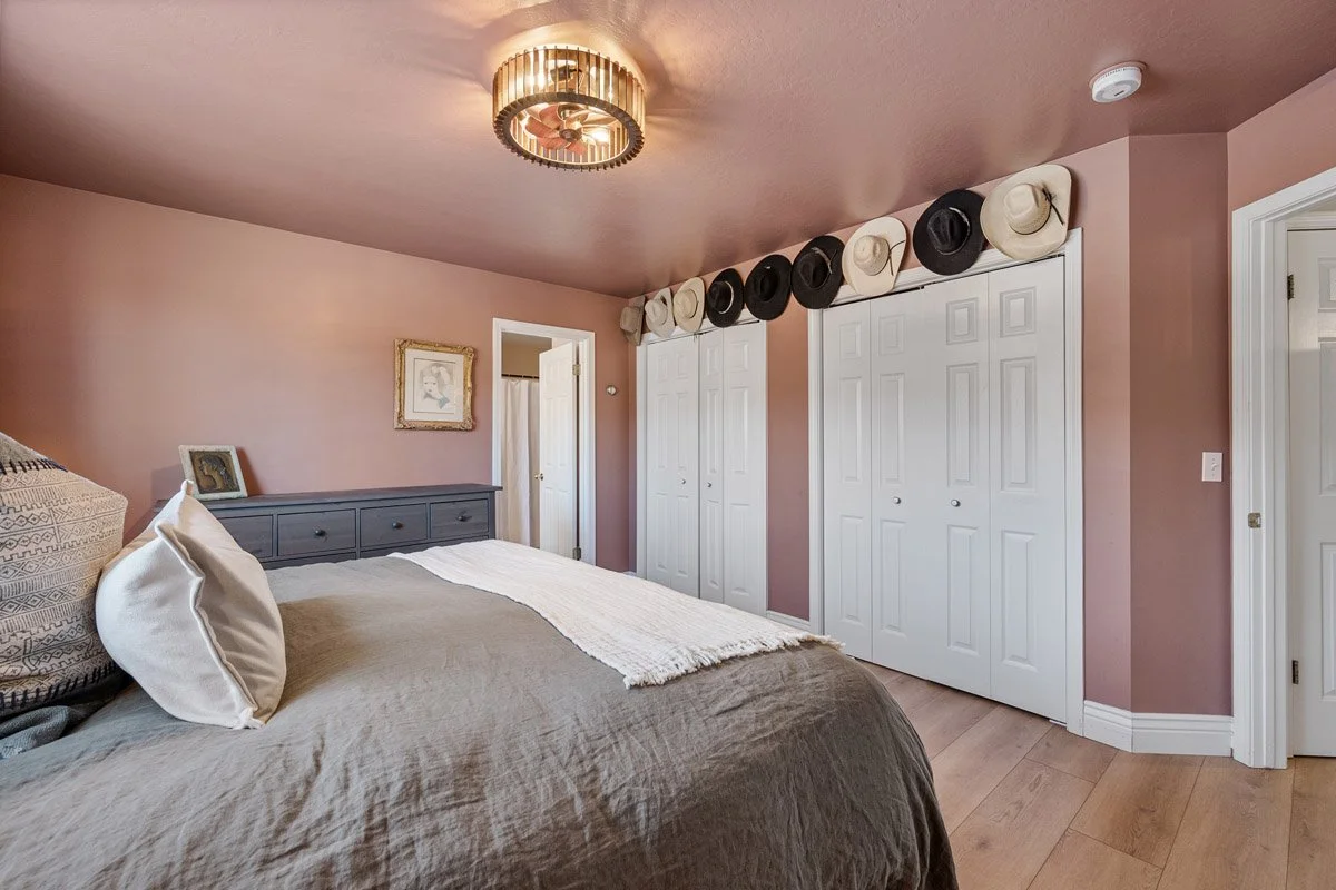 17 - 2565 Woodland Way.jpg