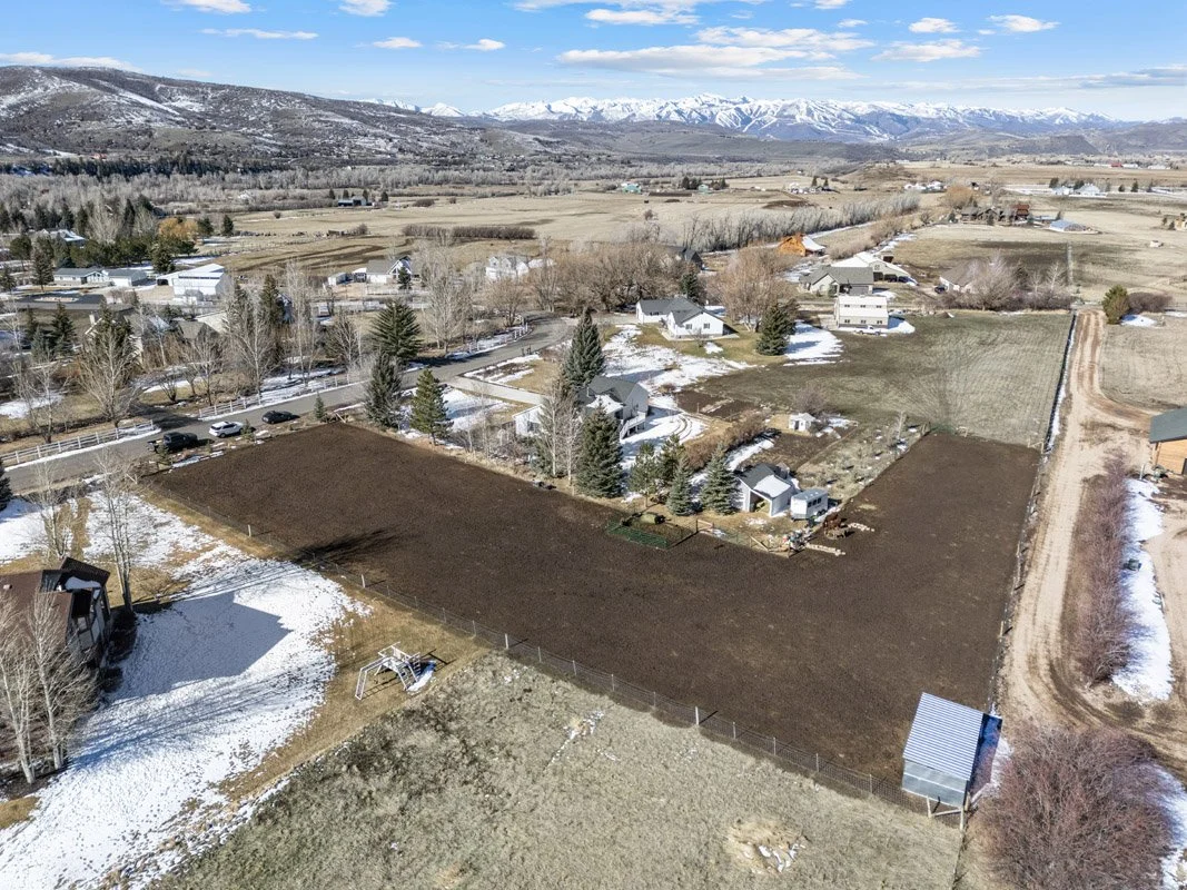 42 - 2565 Woodland Way.jpg