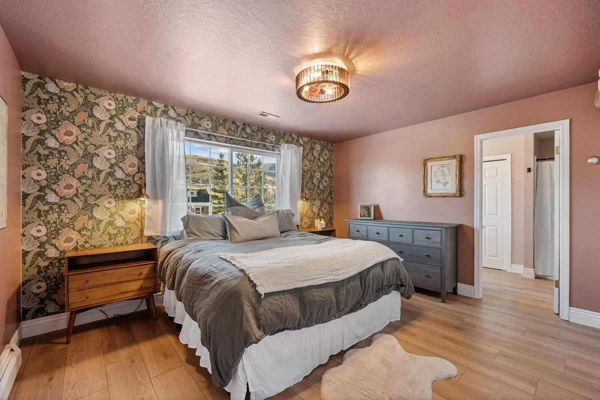 16 - 2565 Woodland Way.jpg